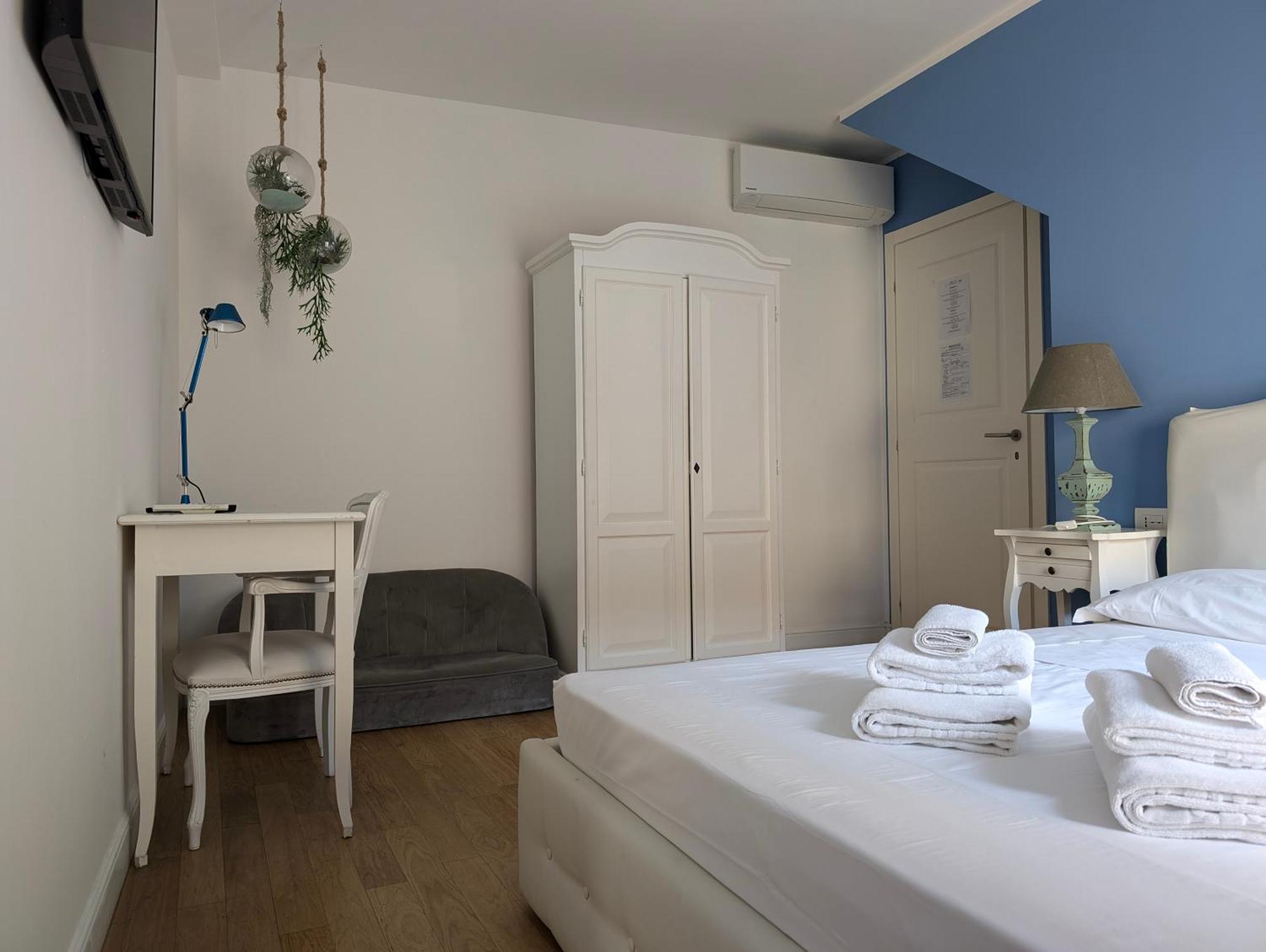 Cosmopolitan Guest house 3*