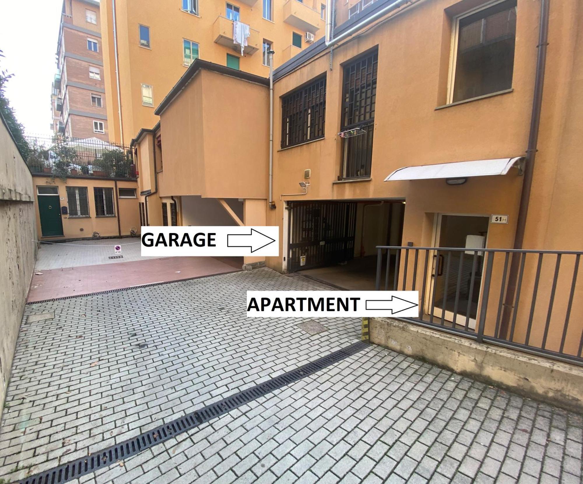 Fashion Gold With Jacuzzi & Car Garage Apartment