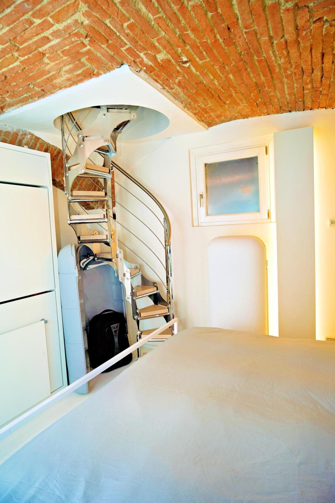 Elegant And Modern Loft In Medieval Bolonia