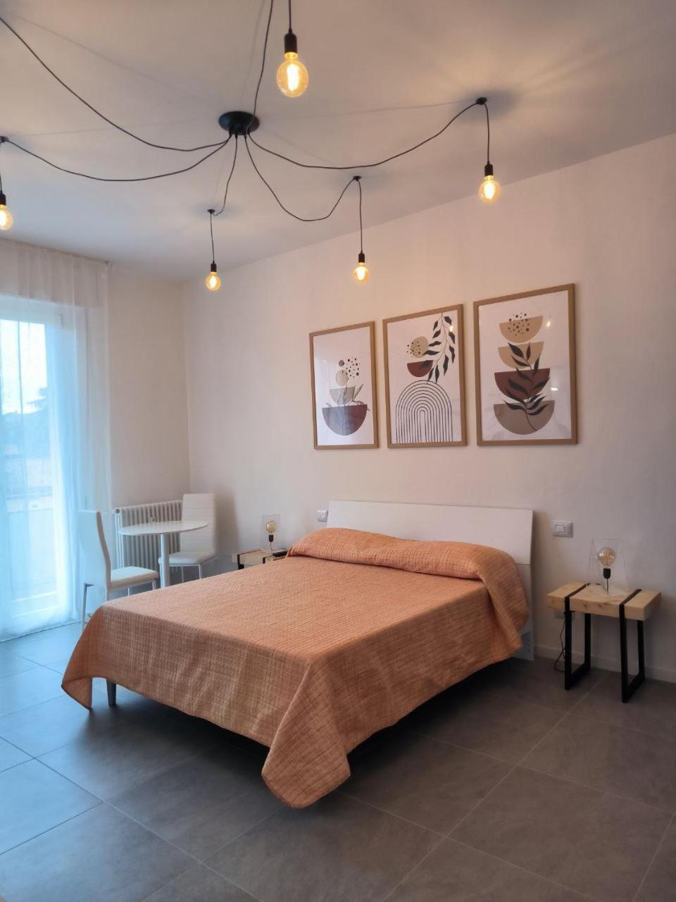 Bed & Breakfast 48 *