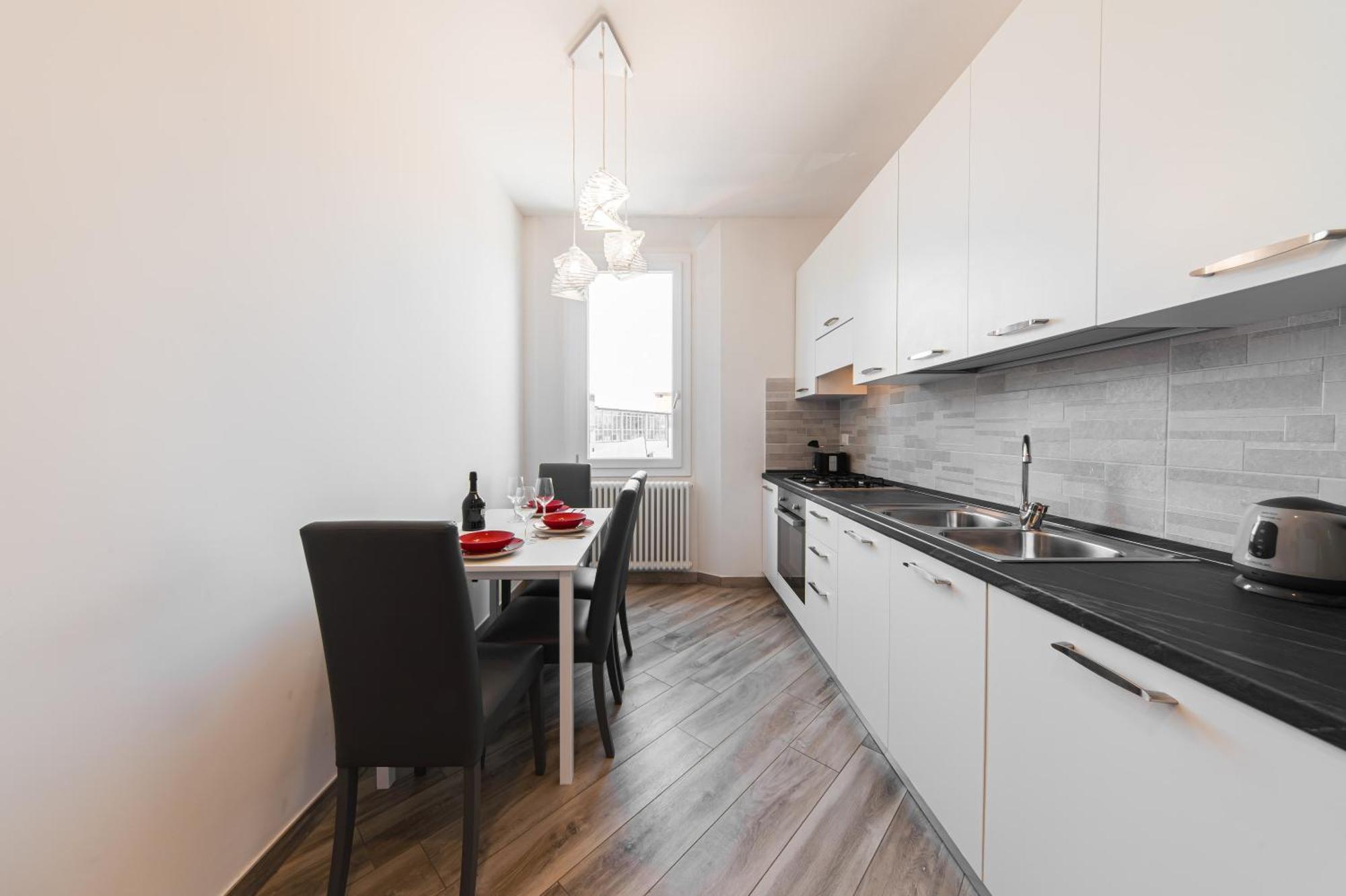 Appartamento Carracci House - Free Parking - Station - Center E Fiera Bologna