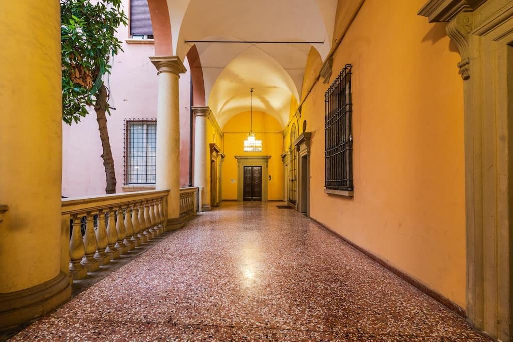 Garden Piazza Maggiore Bologna