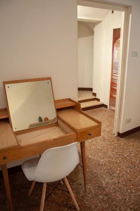 Portico Dei Servi Historical Bologna