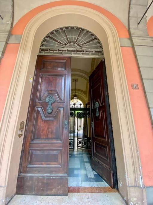 Portico Dei Servi Historical *