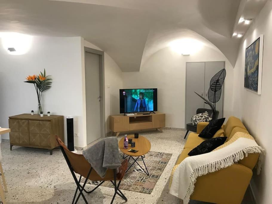 Cozy And Quiet Near Two Towers, Appartamento *