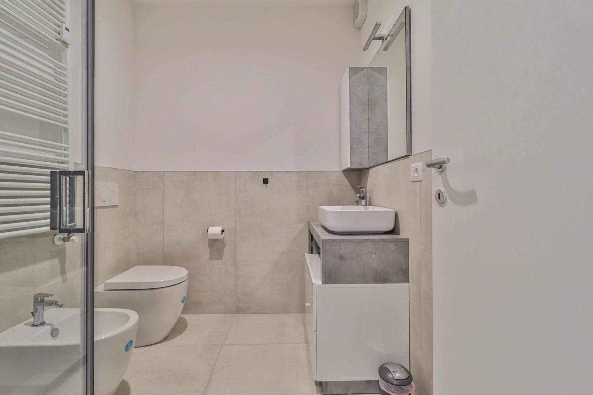 New - Mg 2 House - Centre *