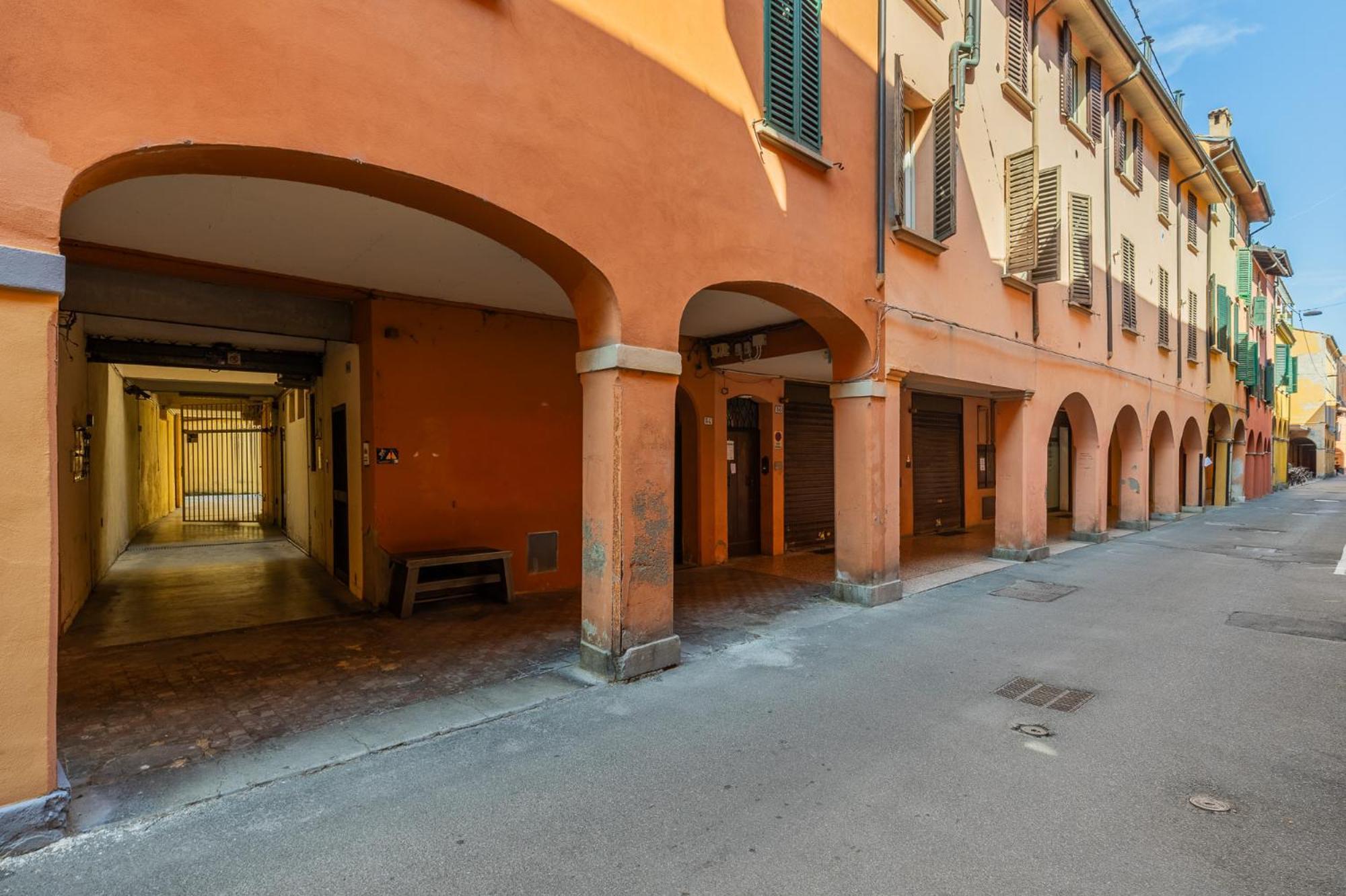 Broccaindosso 32 By District * Bologna