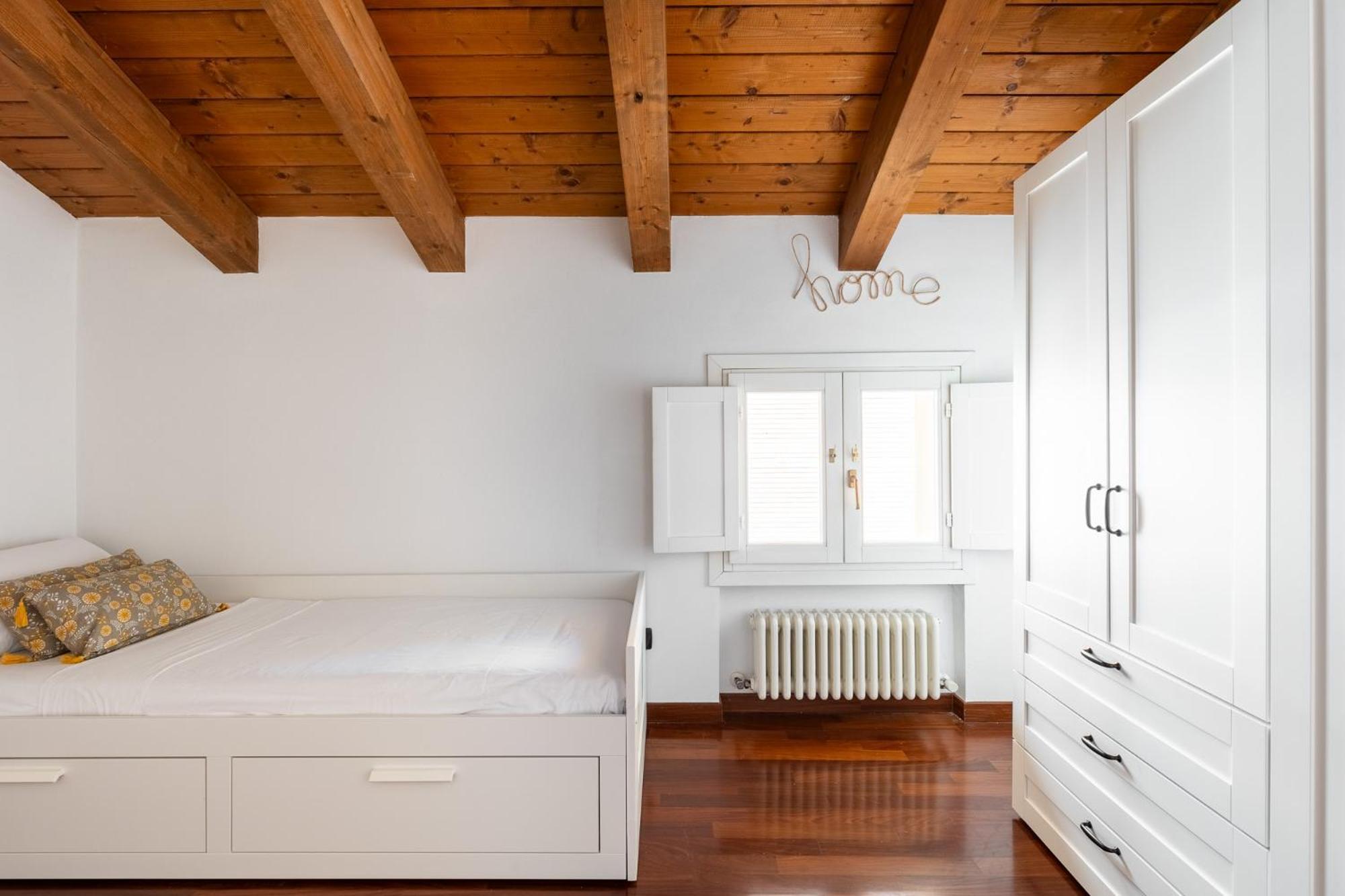 Broccaindosso 32 By District * Bologna