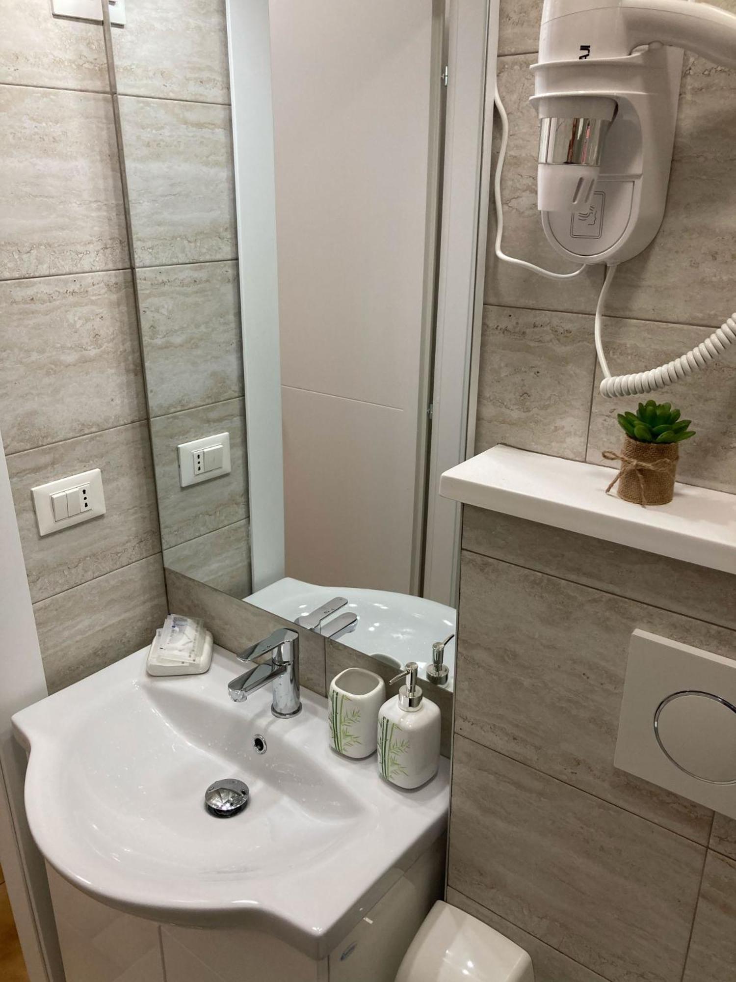 - Indipendenza 36 Apartamento *