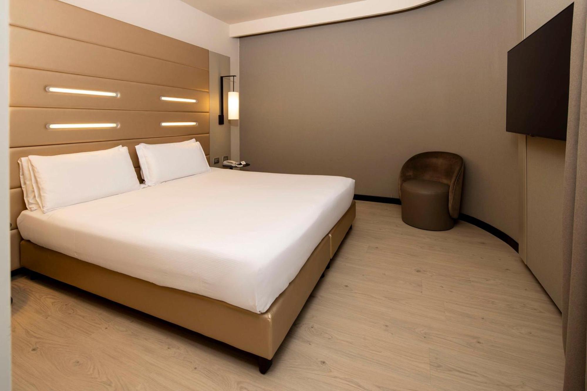 Hotel Western Tower 4*