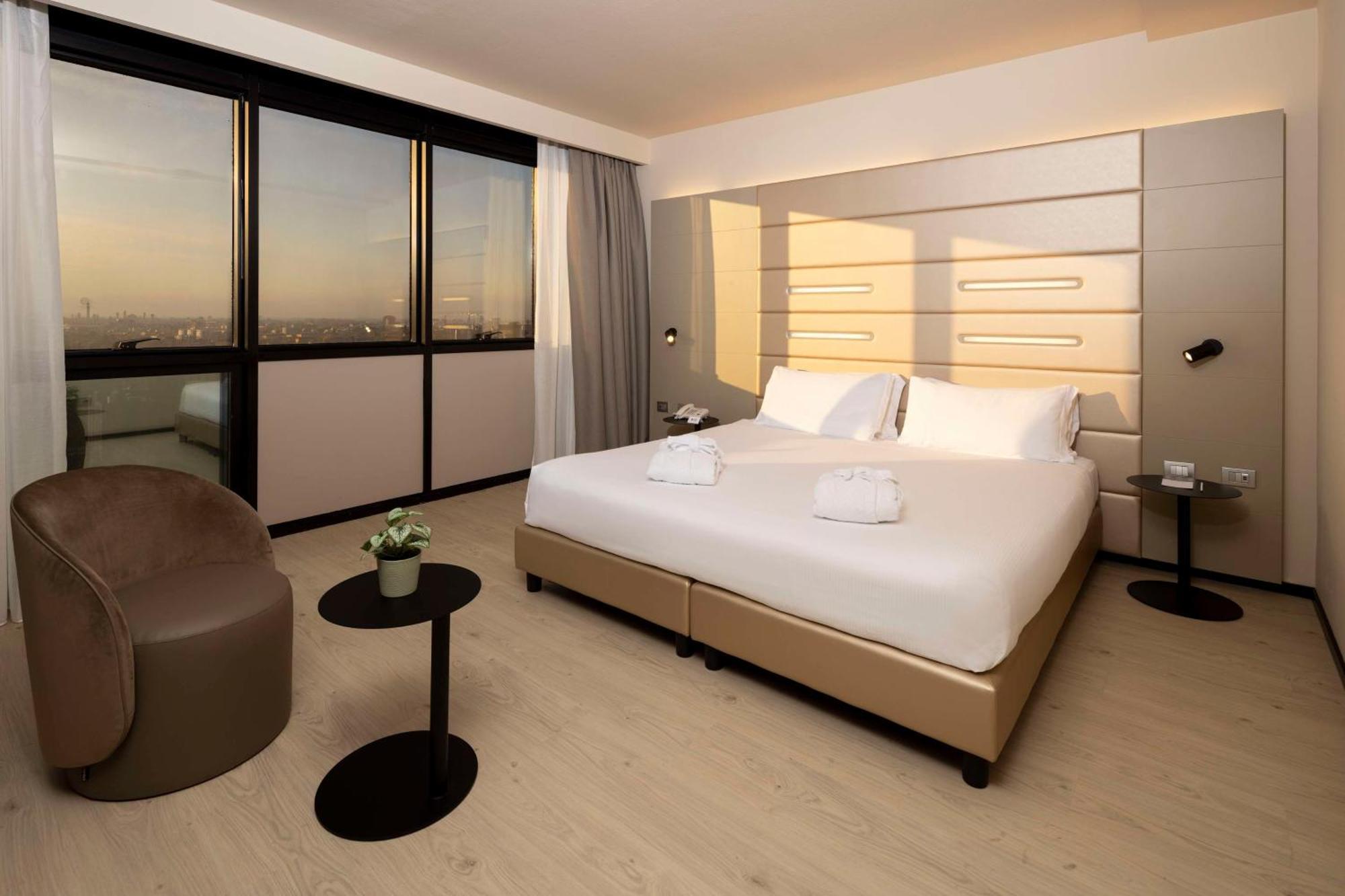 Western Tower 4*