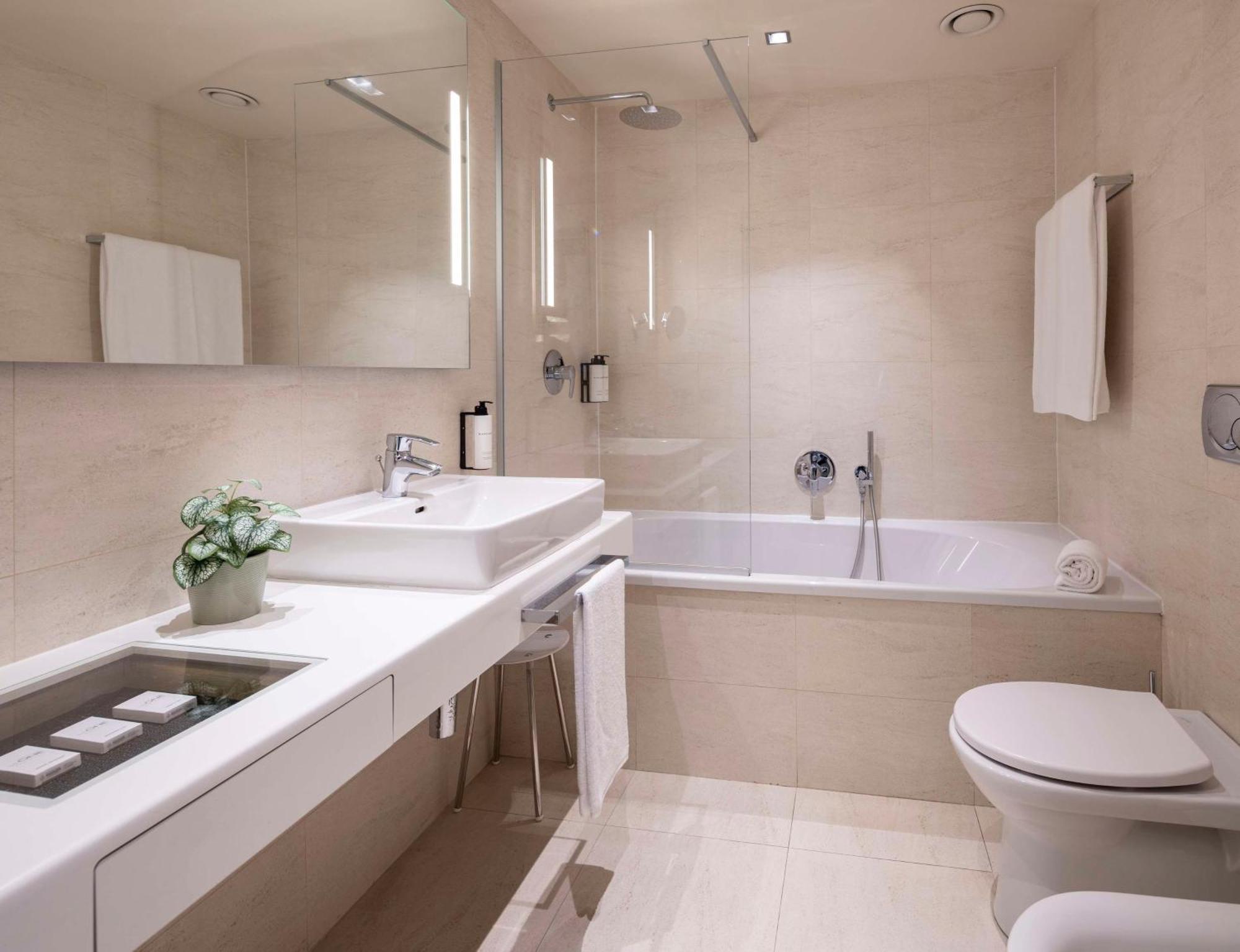 Hotel Western Tower 4*