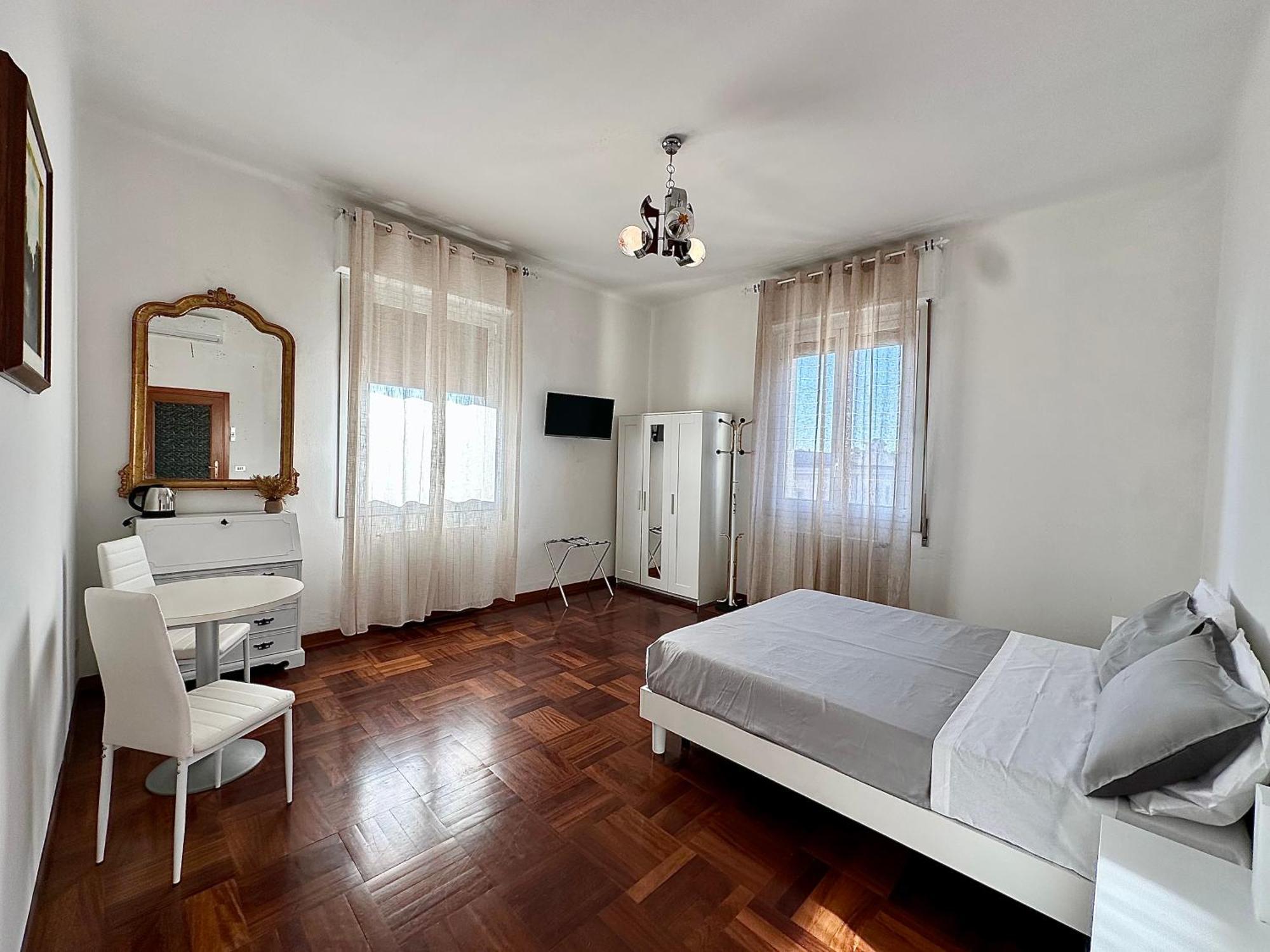 Elegant Bolonia