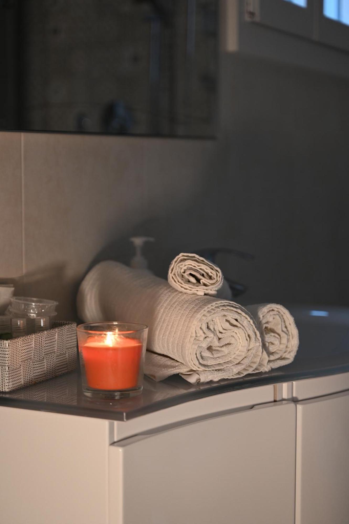 Apartment Grigio Perla Panigale, Con Giardino E Parcheggio Privato Gratuito Fino A Tre Posti Auto Bologna