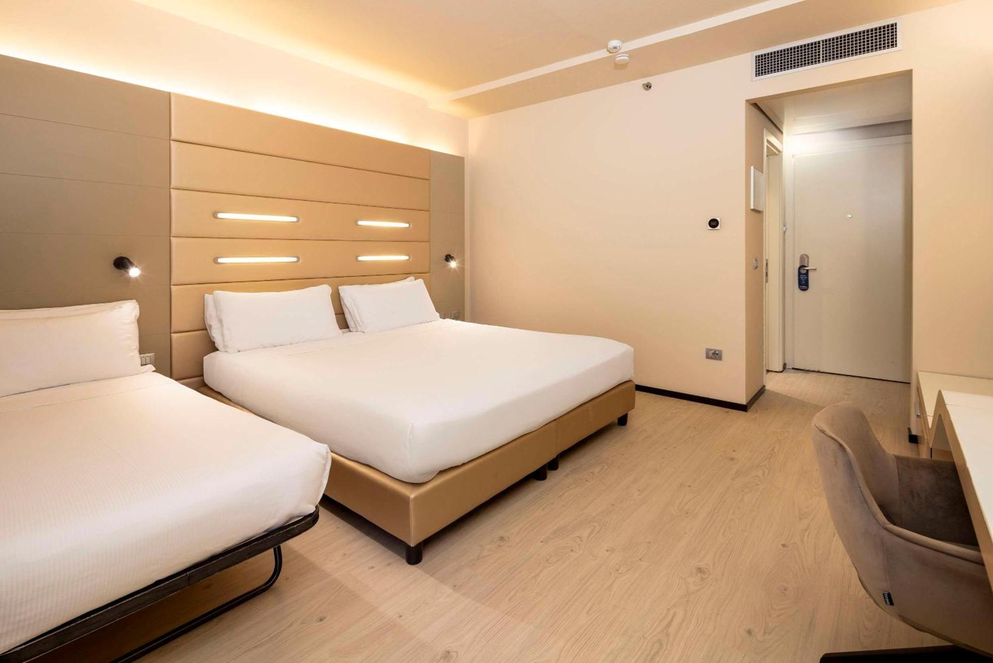 Western Tower 4*