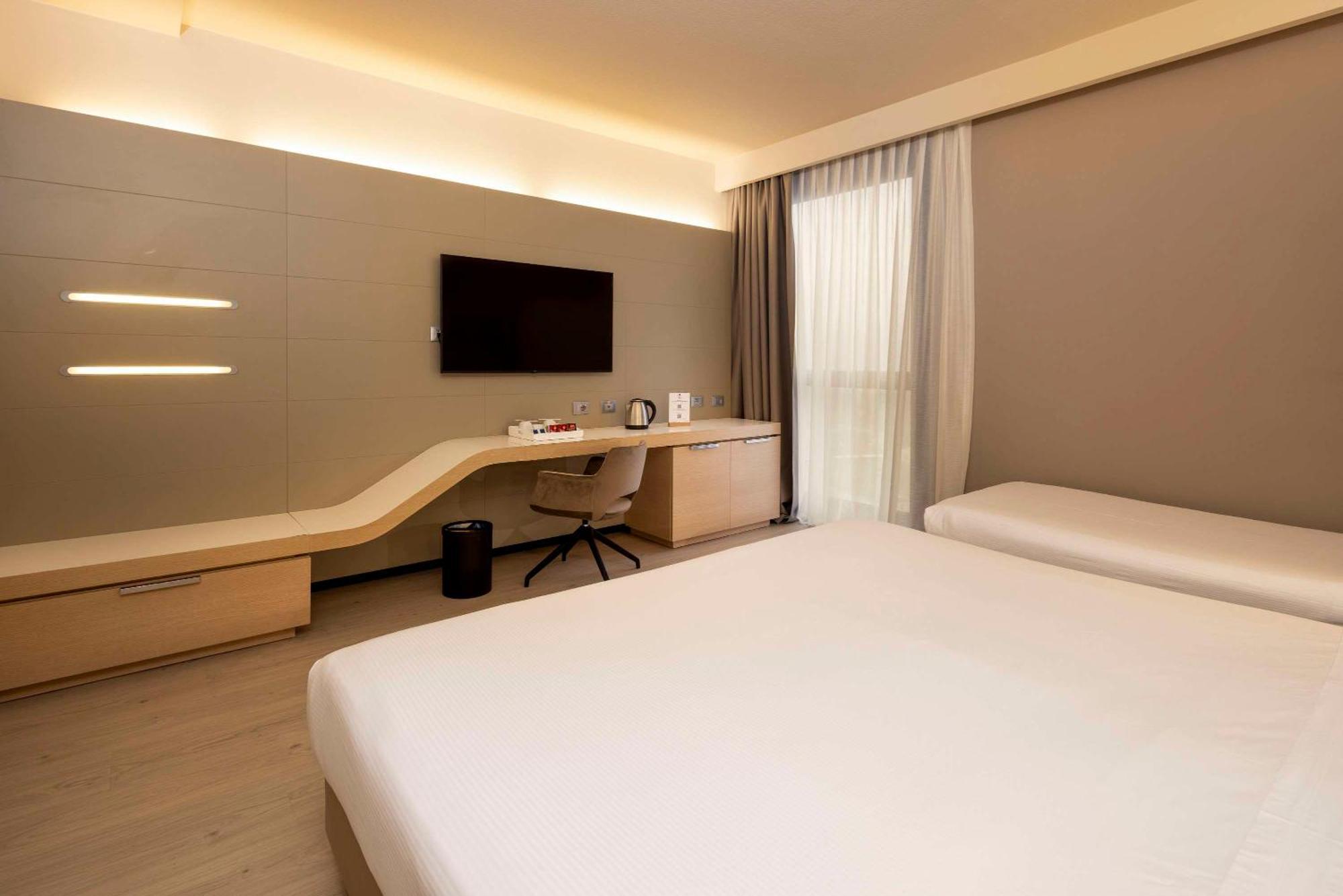 Western Tower 4* Bologne