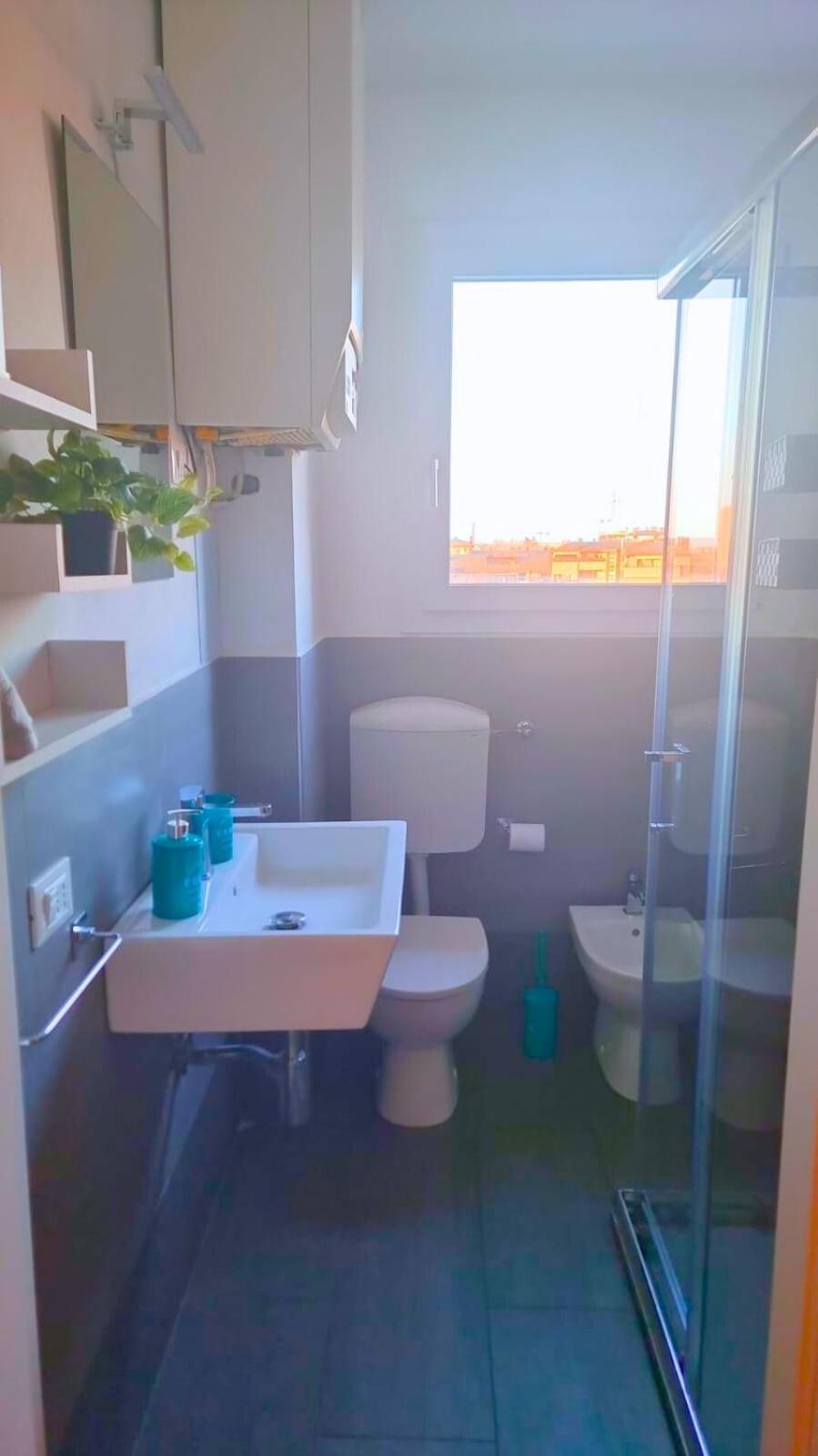 Queen Expo Apartment