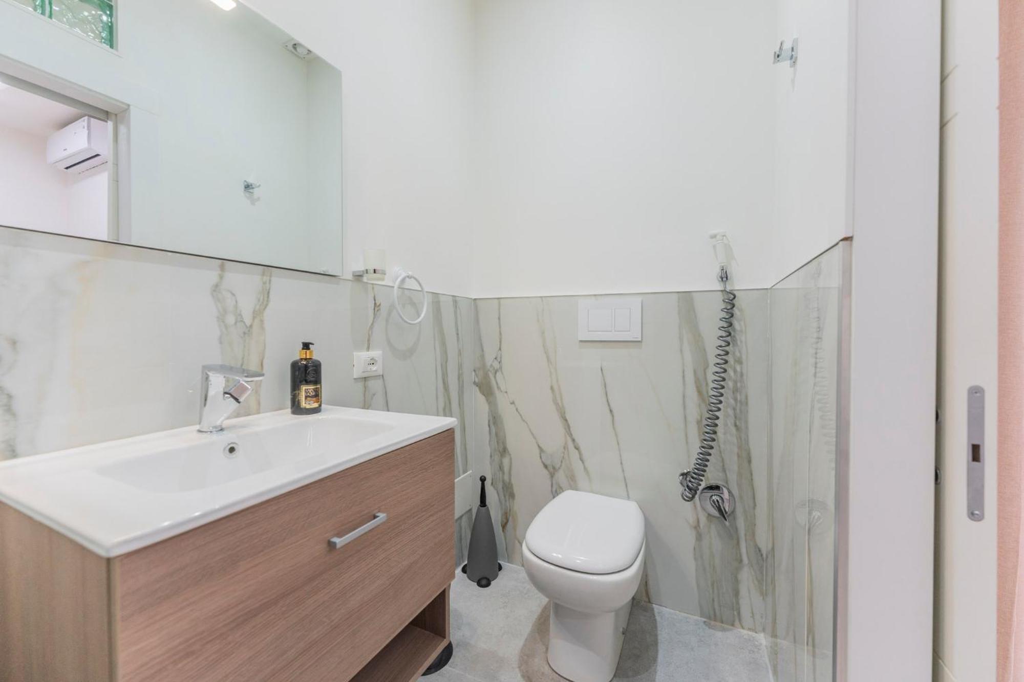Apartahotel Fioravanti - San Luca & Genesis House, A Pochi Passi Dalla Stazione, Vicino Al Cuore Di *