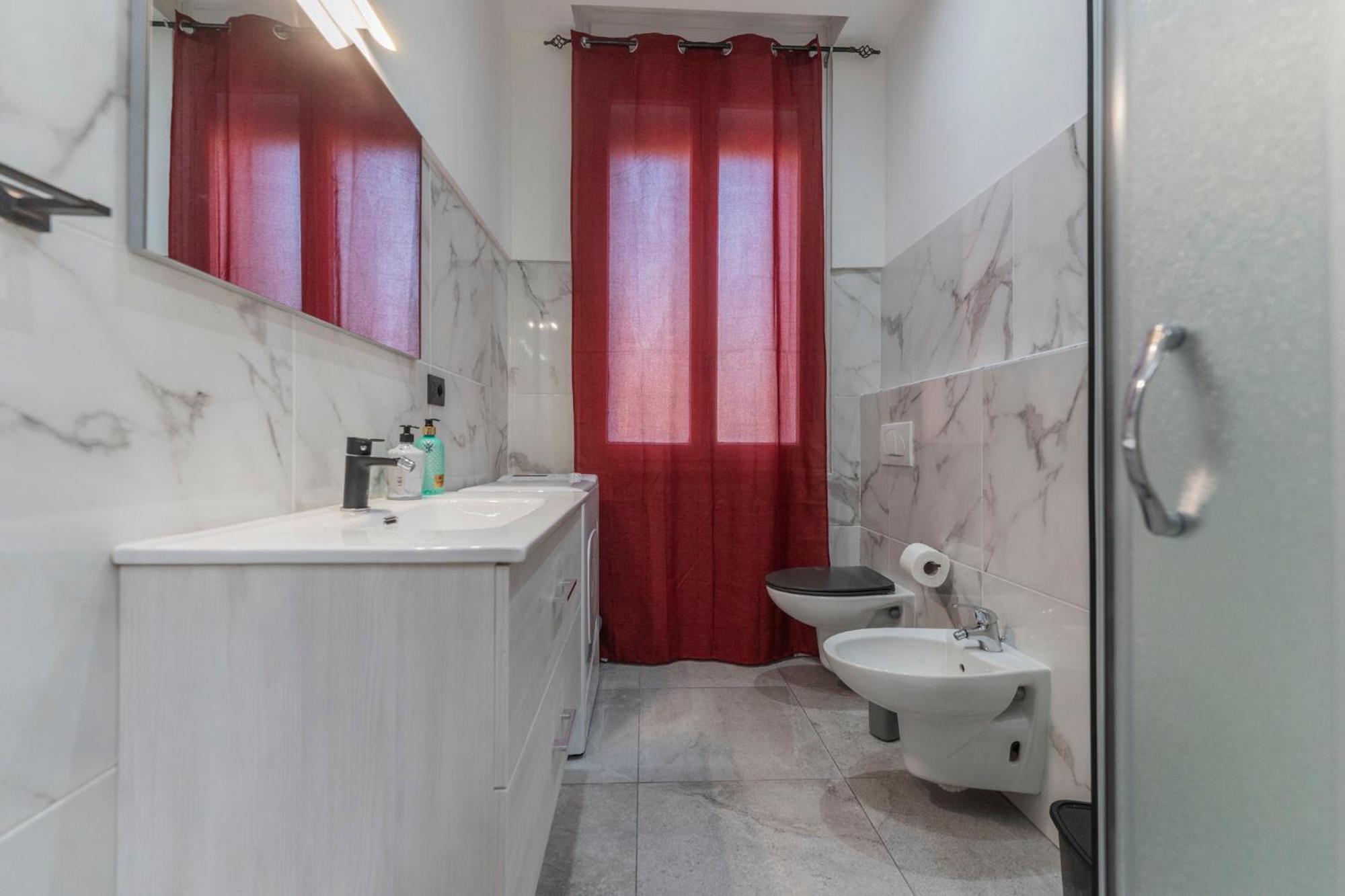 Apartahotel Fioravanti - San Luca & Genesis House, A Pochi Passi Dalla Stazione, Vicino Al Cuore Di