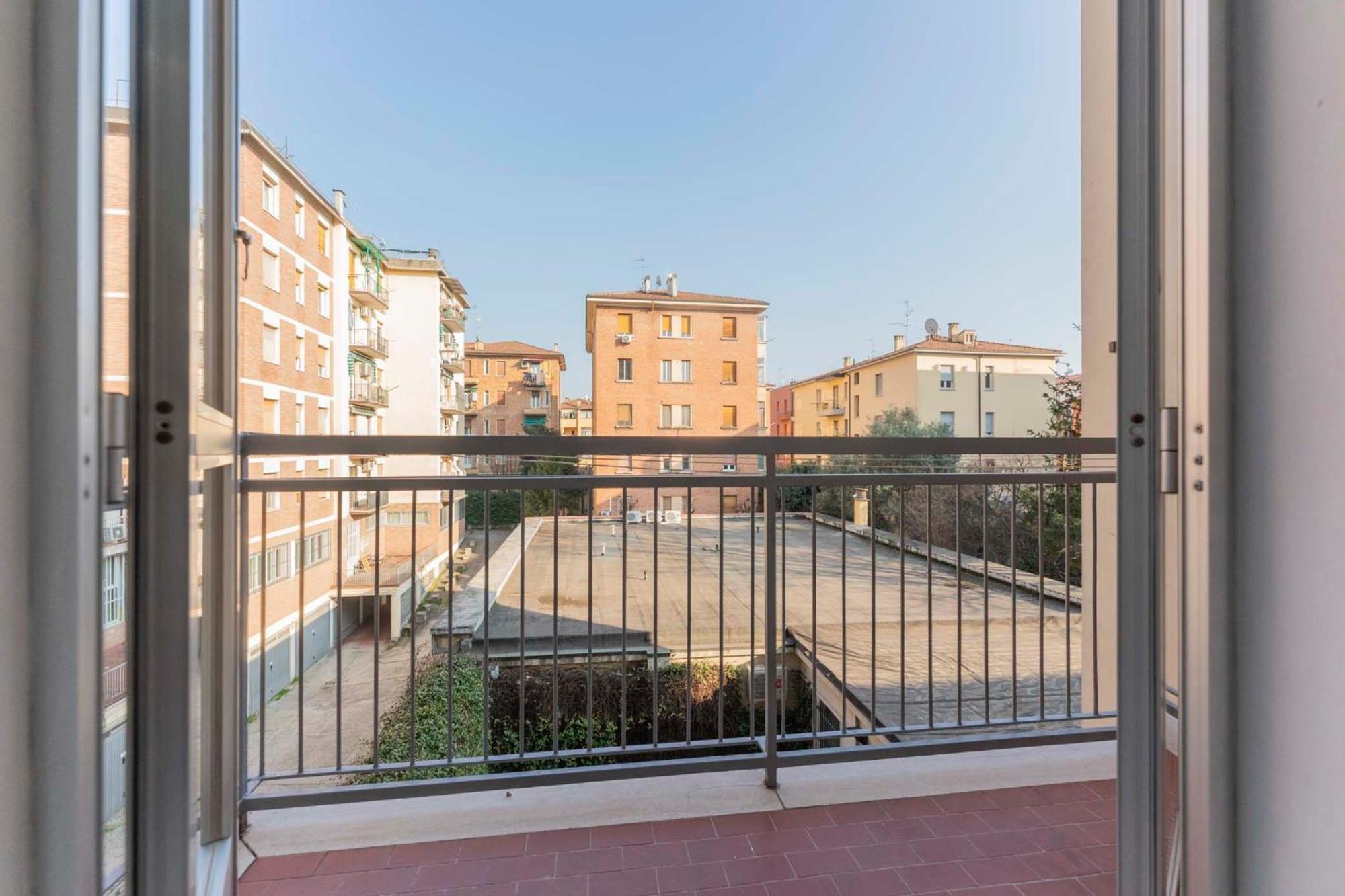 Fioravanti - San Luca & Genesis House, A Pochi Passi Dalla Stazione, Vicino Al Cuore Di Bolonia