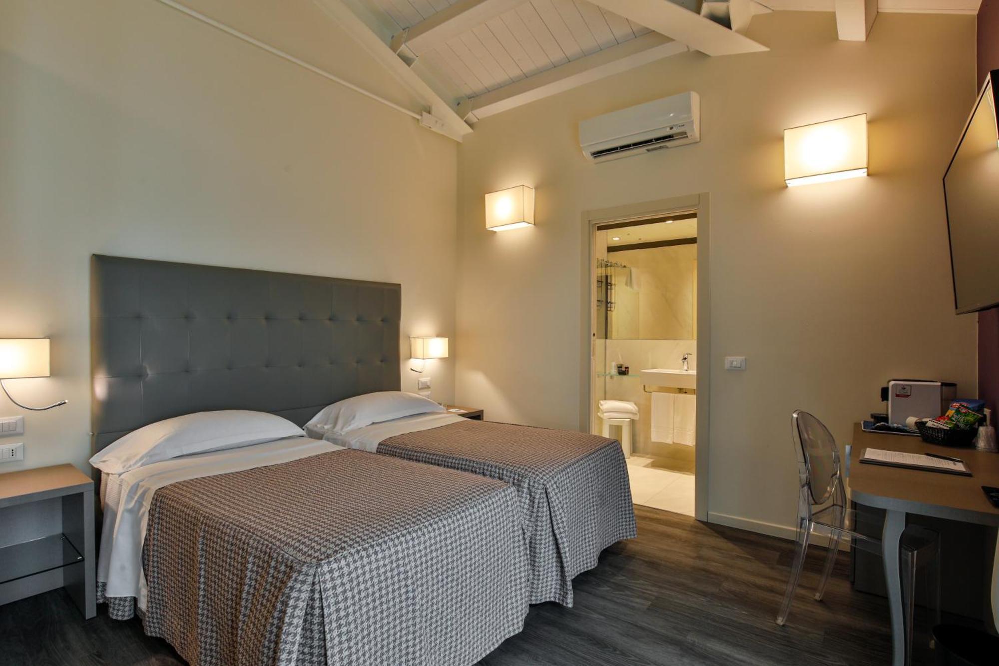 Savoia Regency Hotel 4*