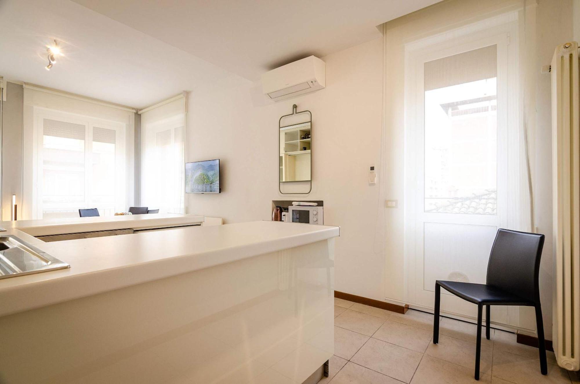 Large And Bright In The Heart Of Appartamento