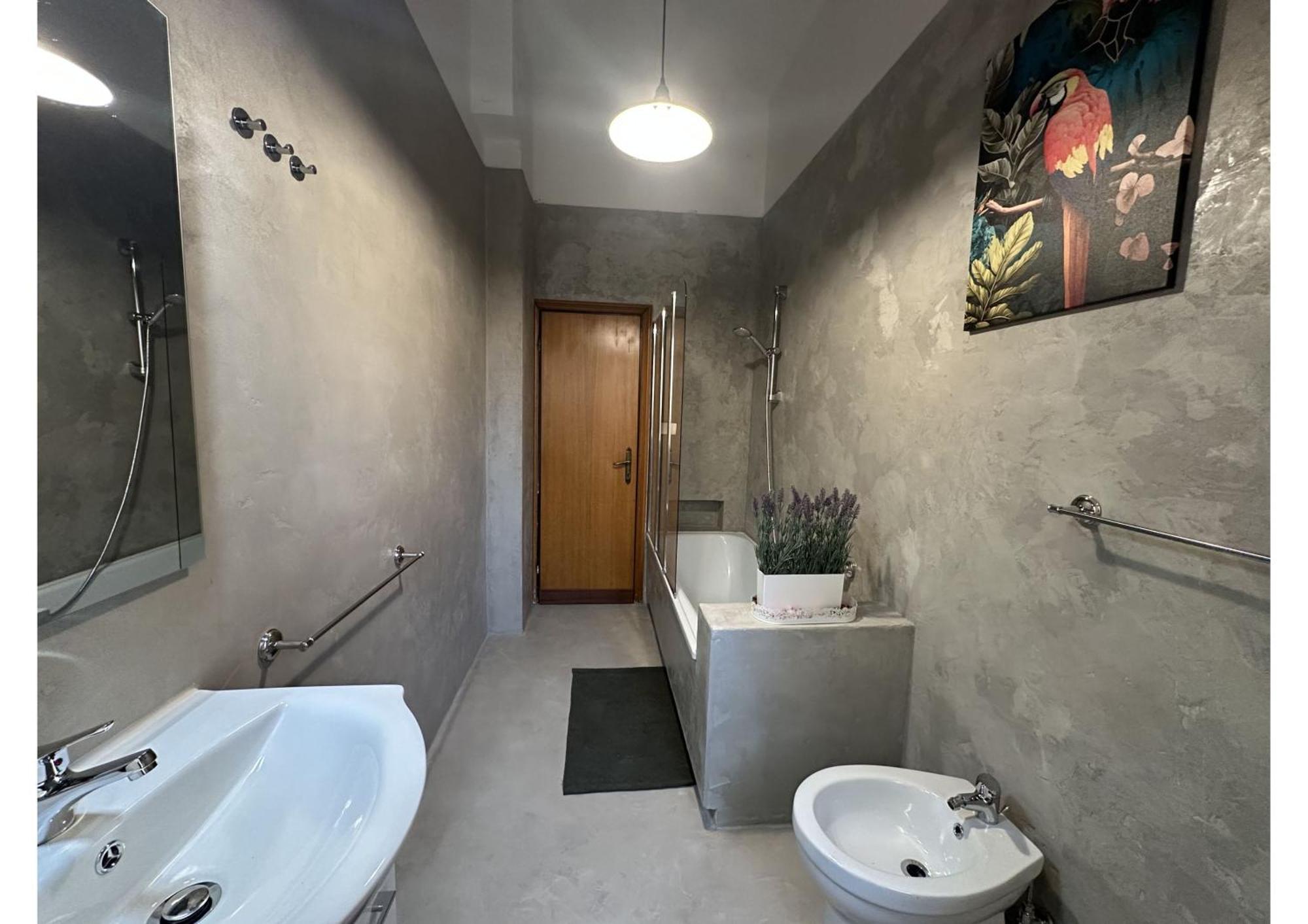 Station Apartment *