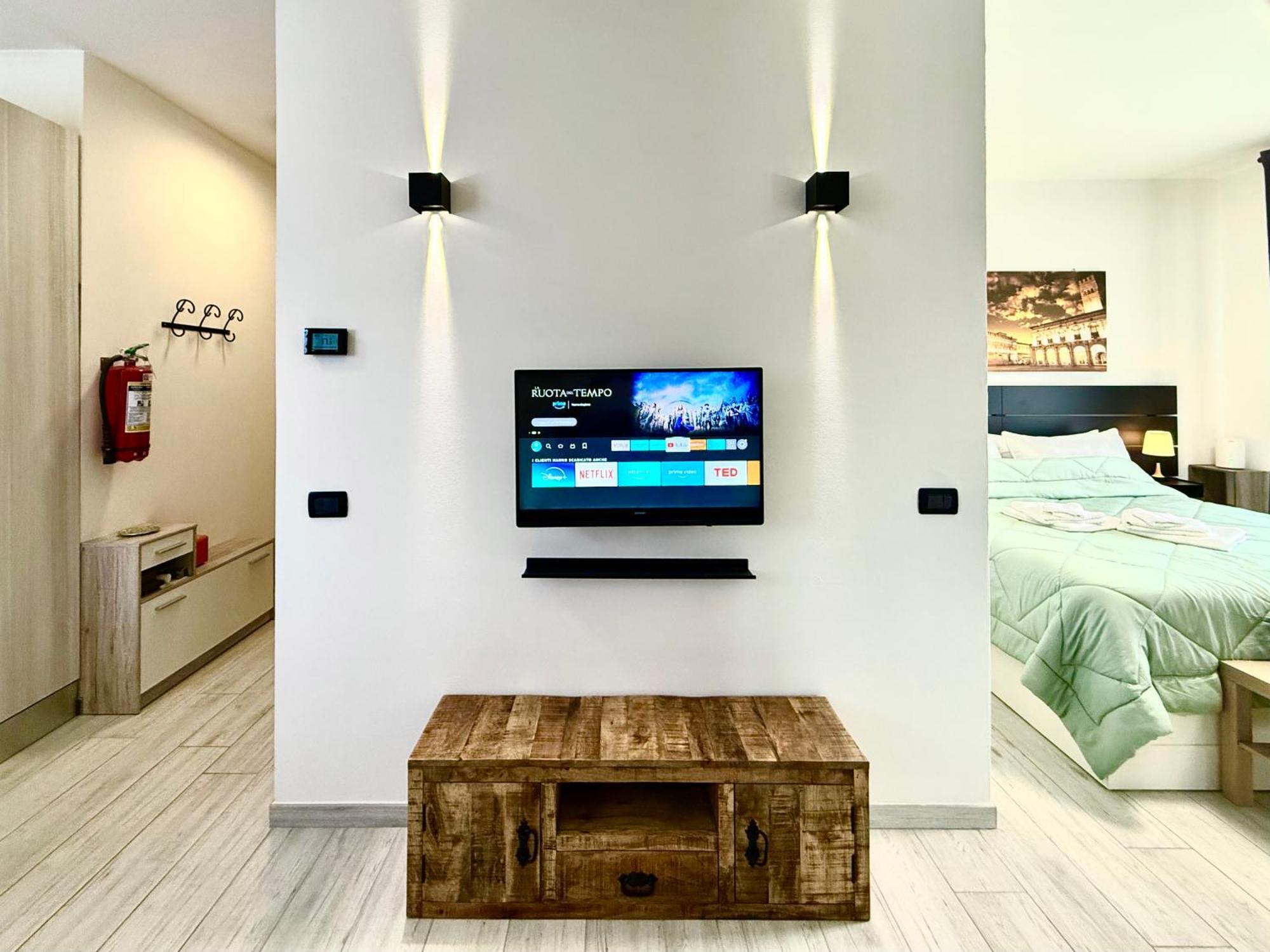 Urban Apartment *
