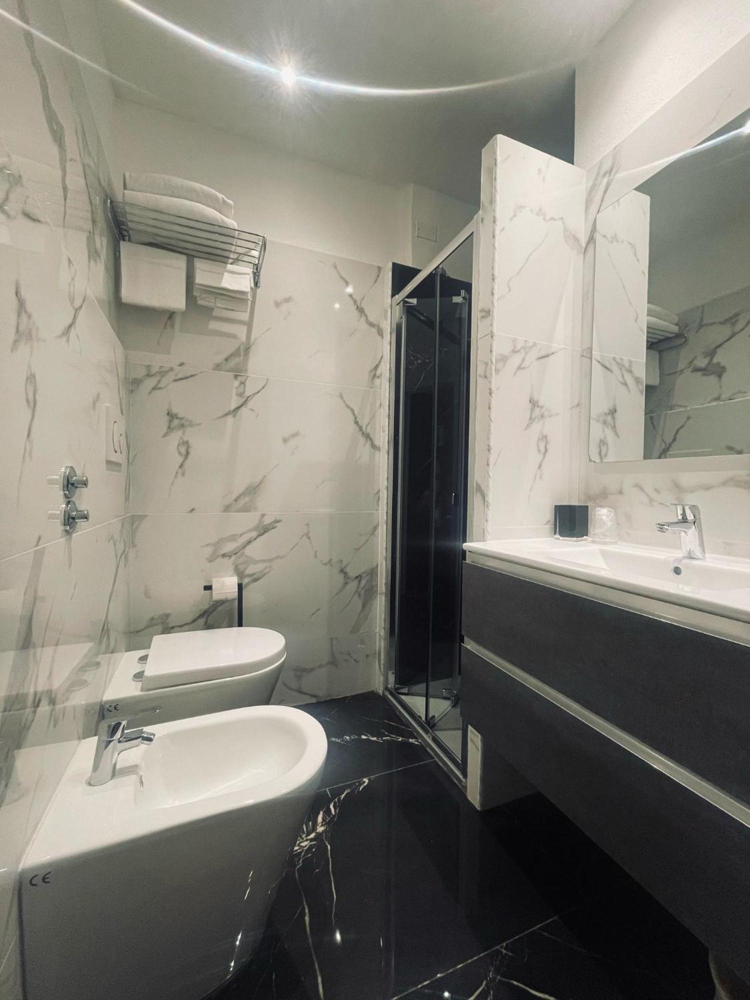 Holiday- Finestrella Hotel Bologna