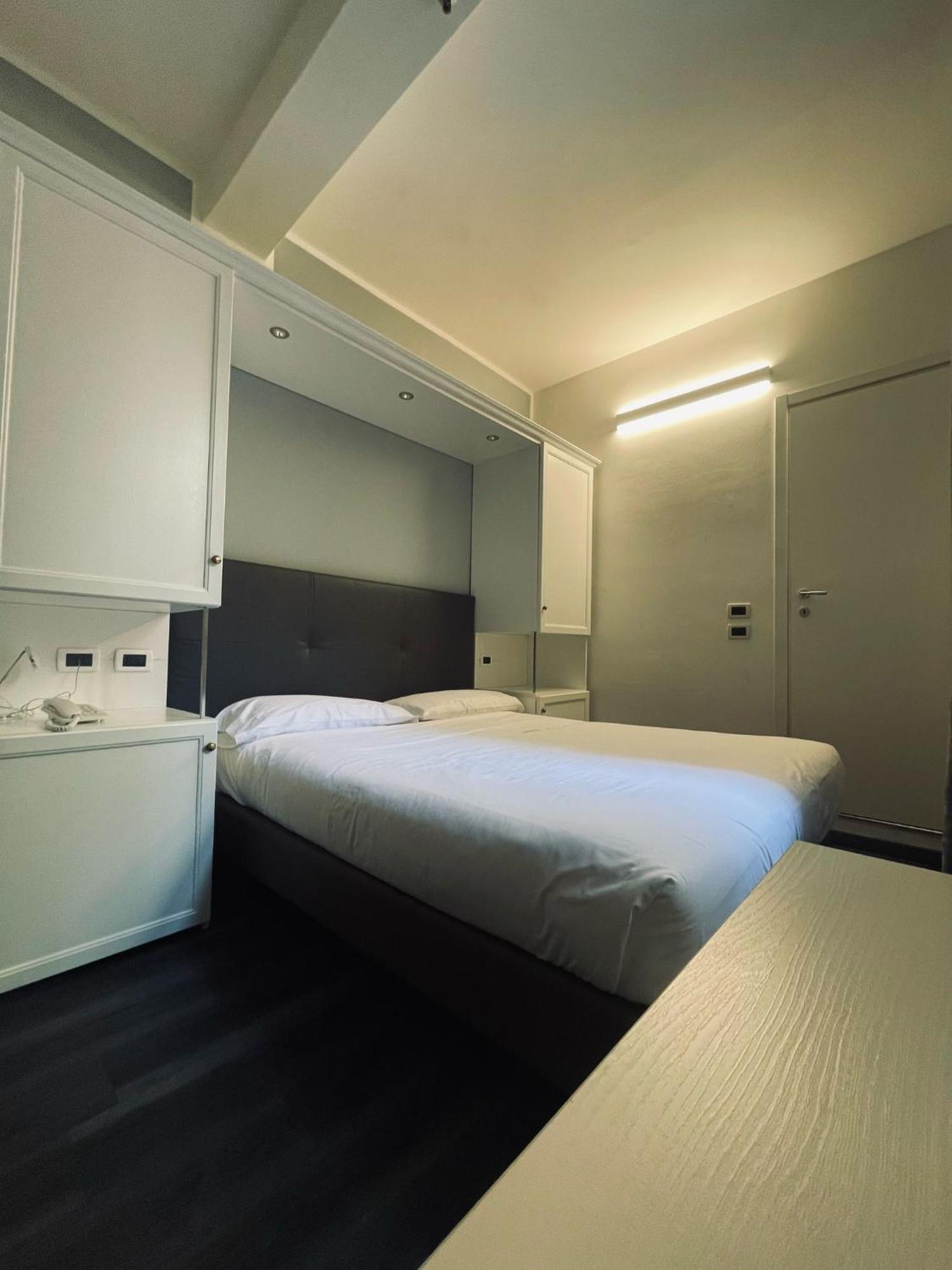 Hotel Holiday- Finestrella