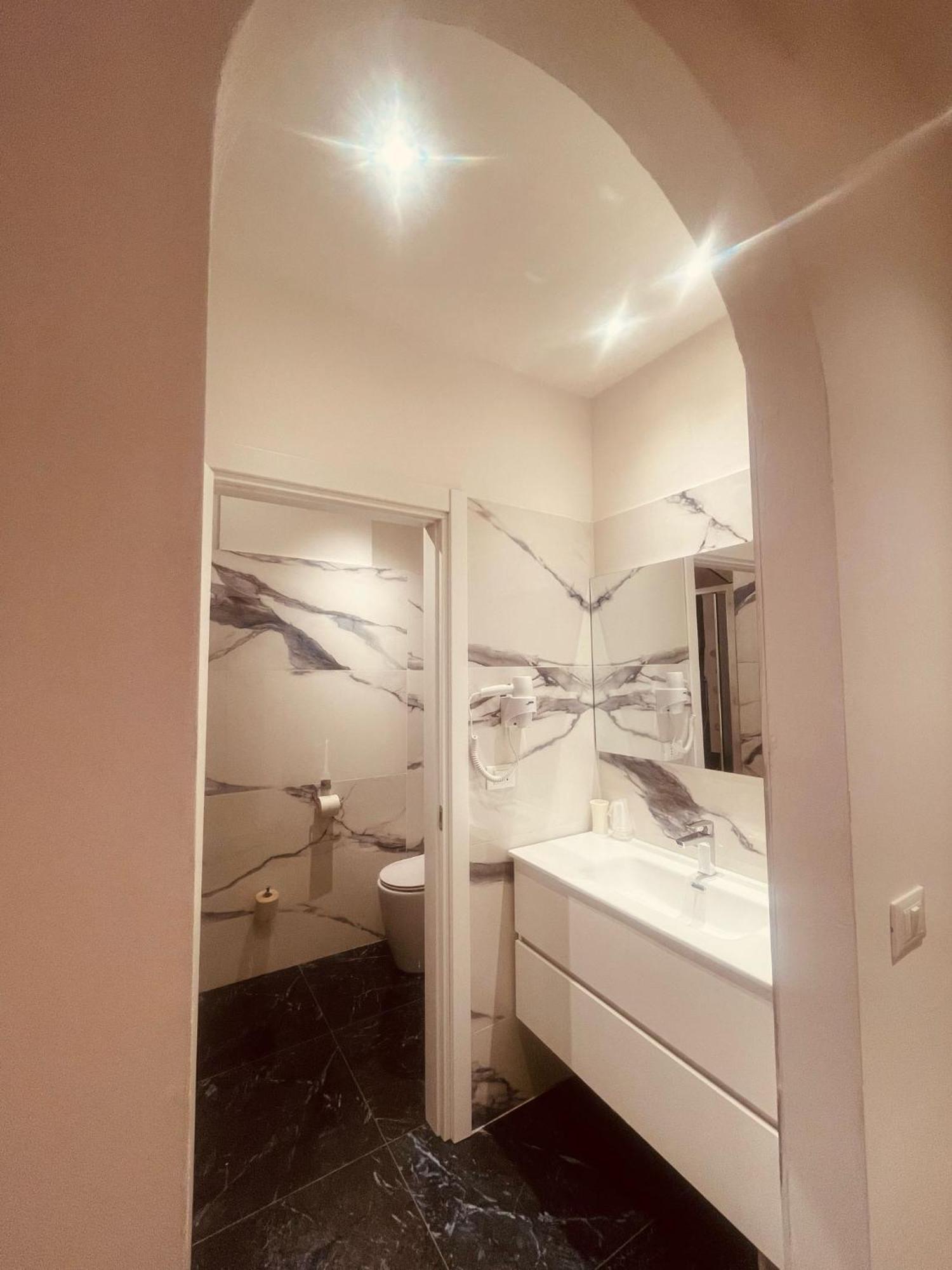 Holiday- Finestrella Hotel Bologna