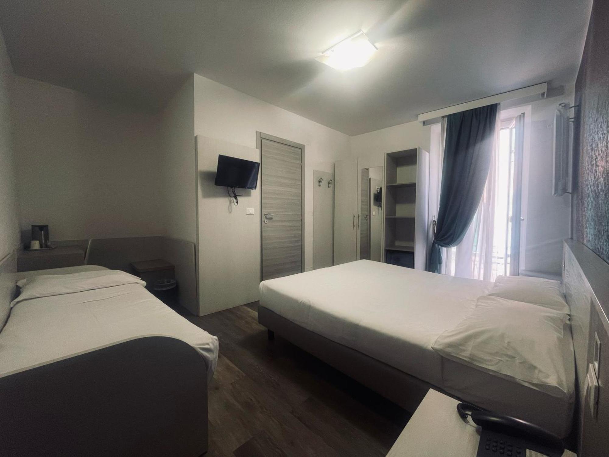 Holiday- Finestrella Bologne