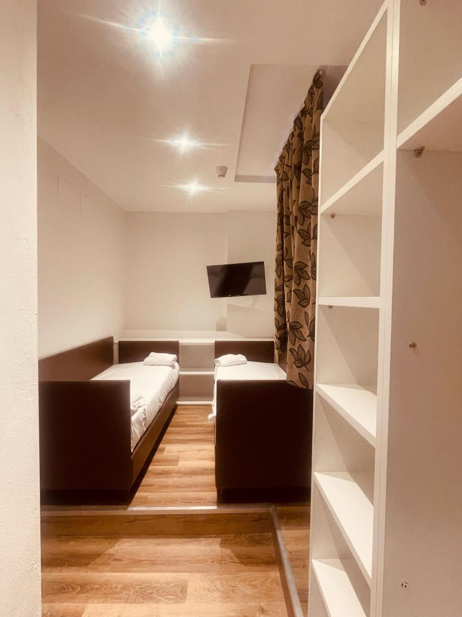 Holiday- Finestrella 3* Bologna