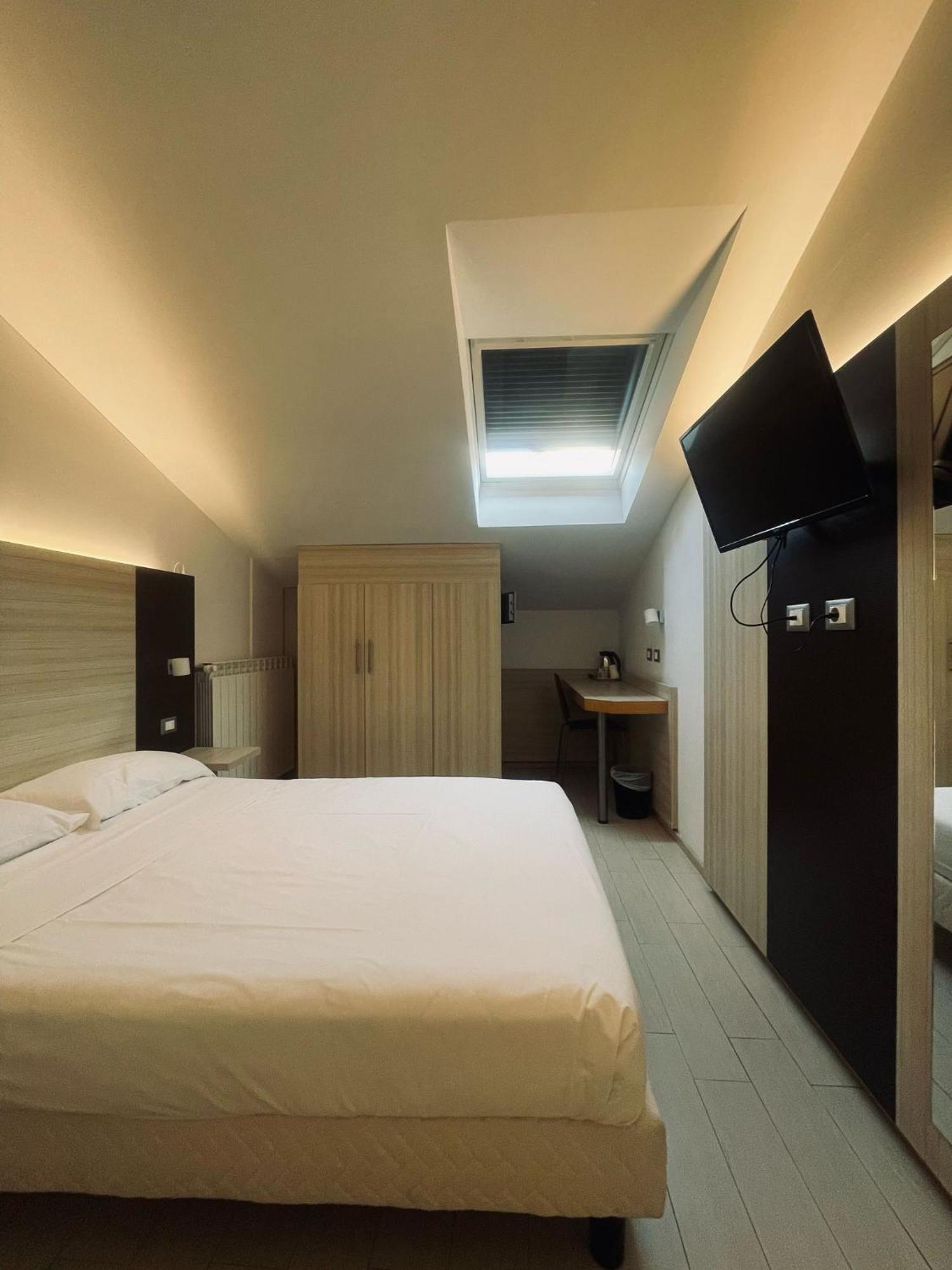Hotel Holiday- Finestrella 3*