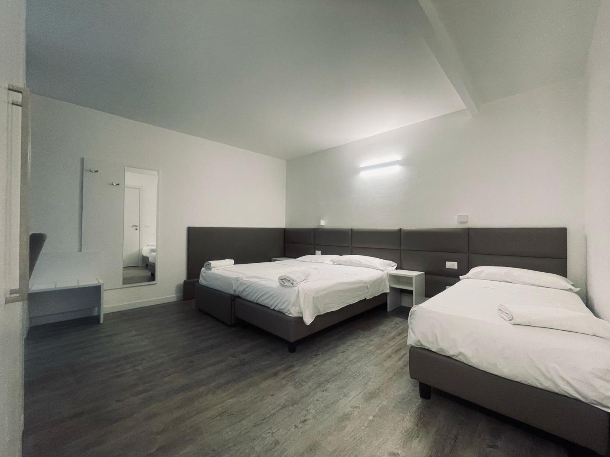 Holiday- Finestrella Hotel Bologna