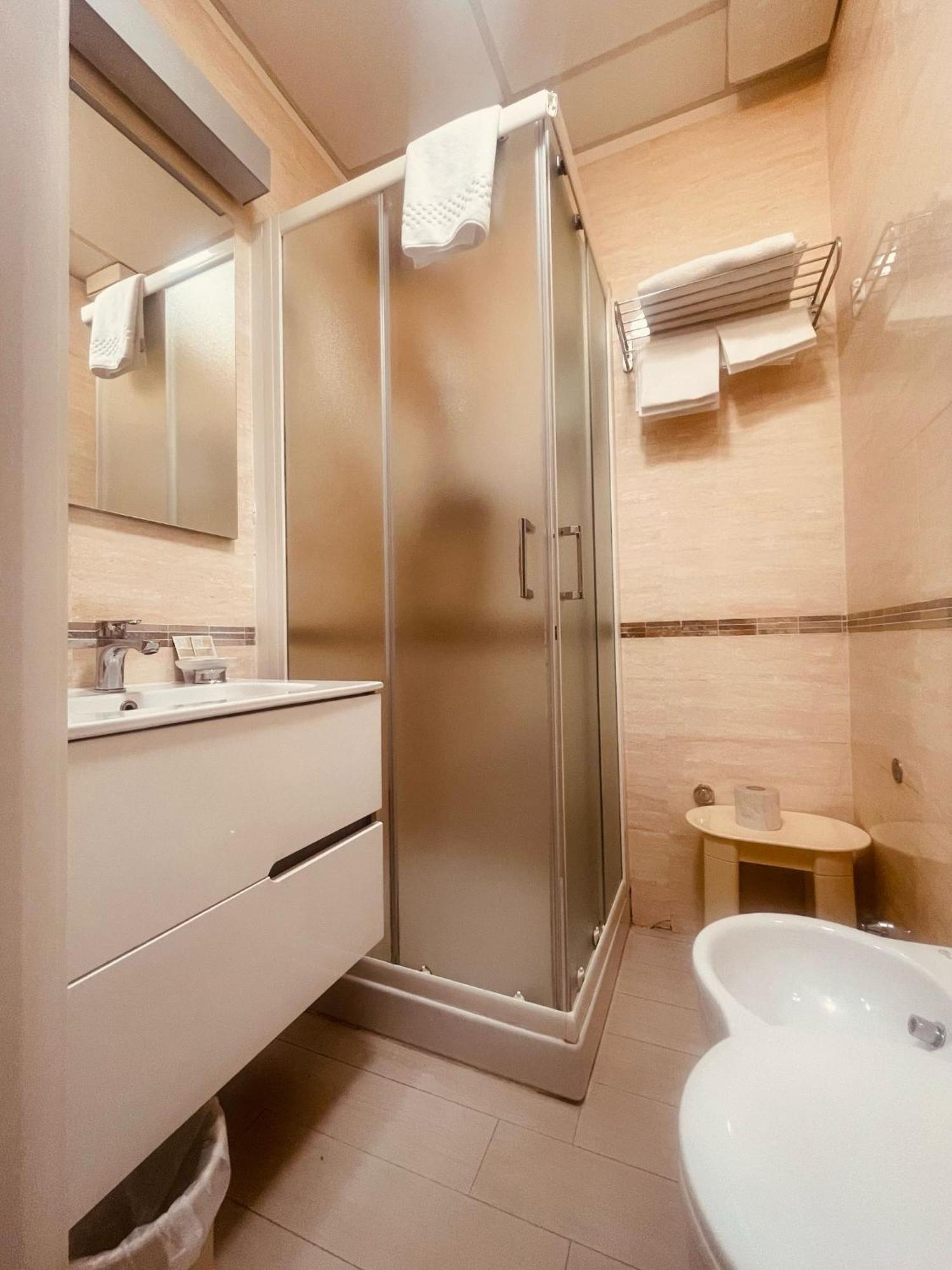 Holiday- Finestrella 3* Bologna