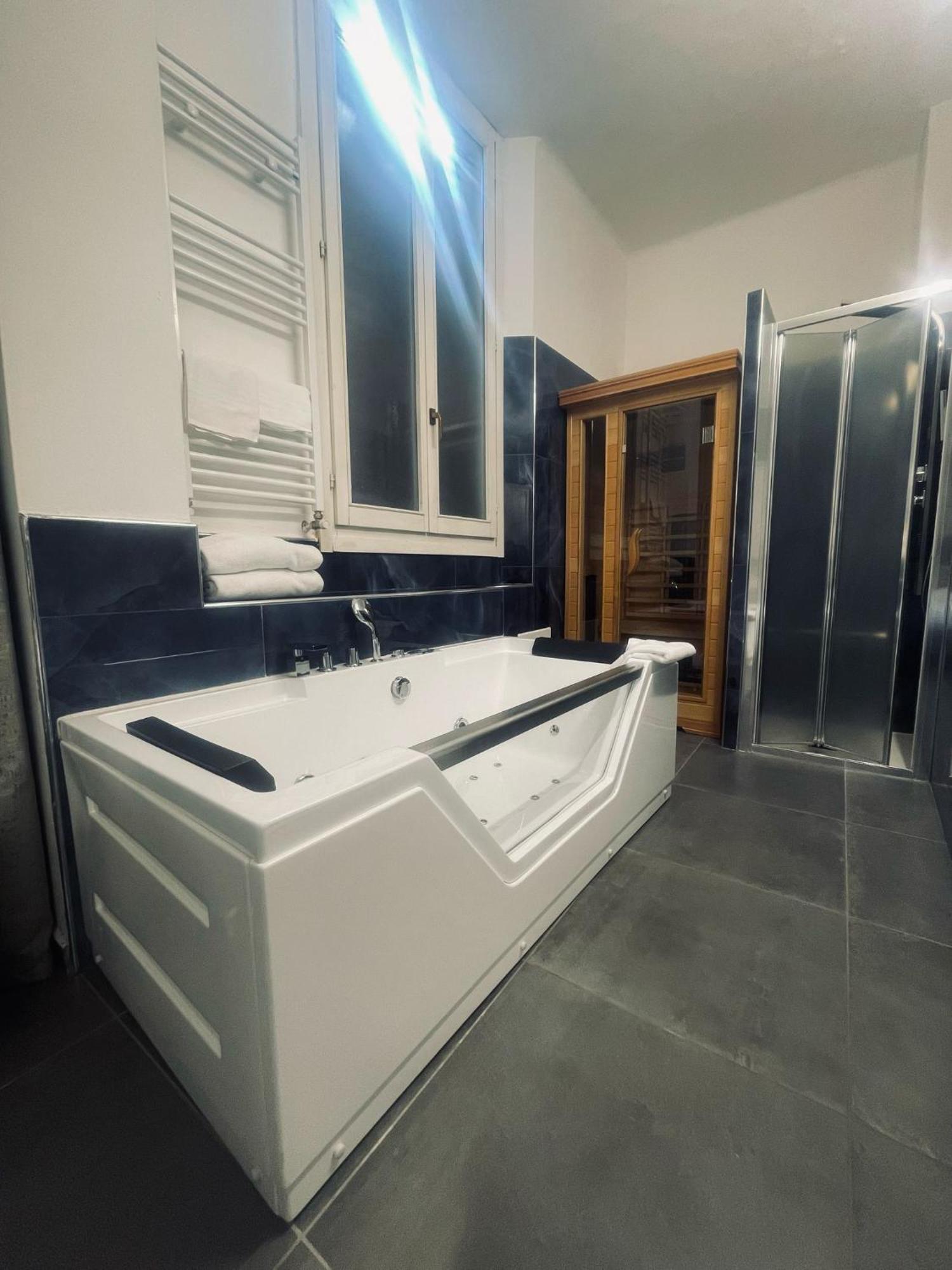 Hotel Holiday- Finestrella Bologna
