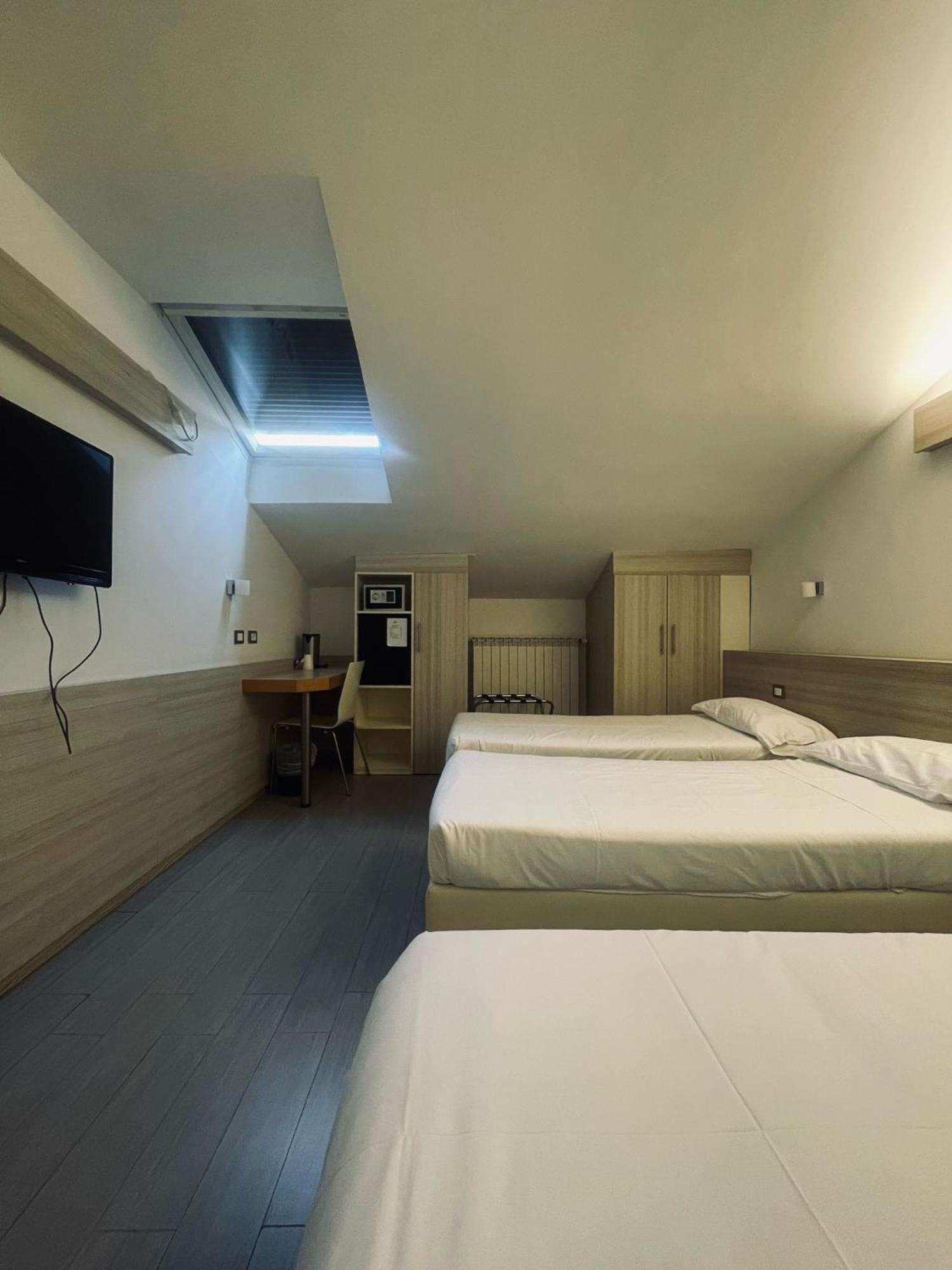 Holiday- Finestrella Bologne