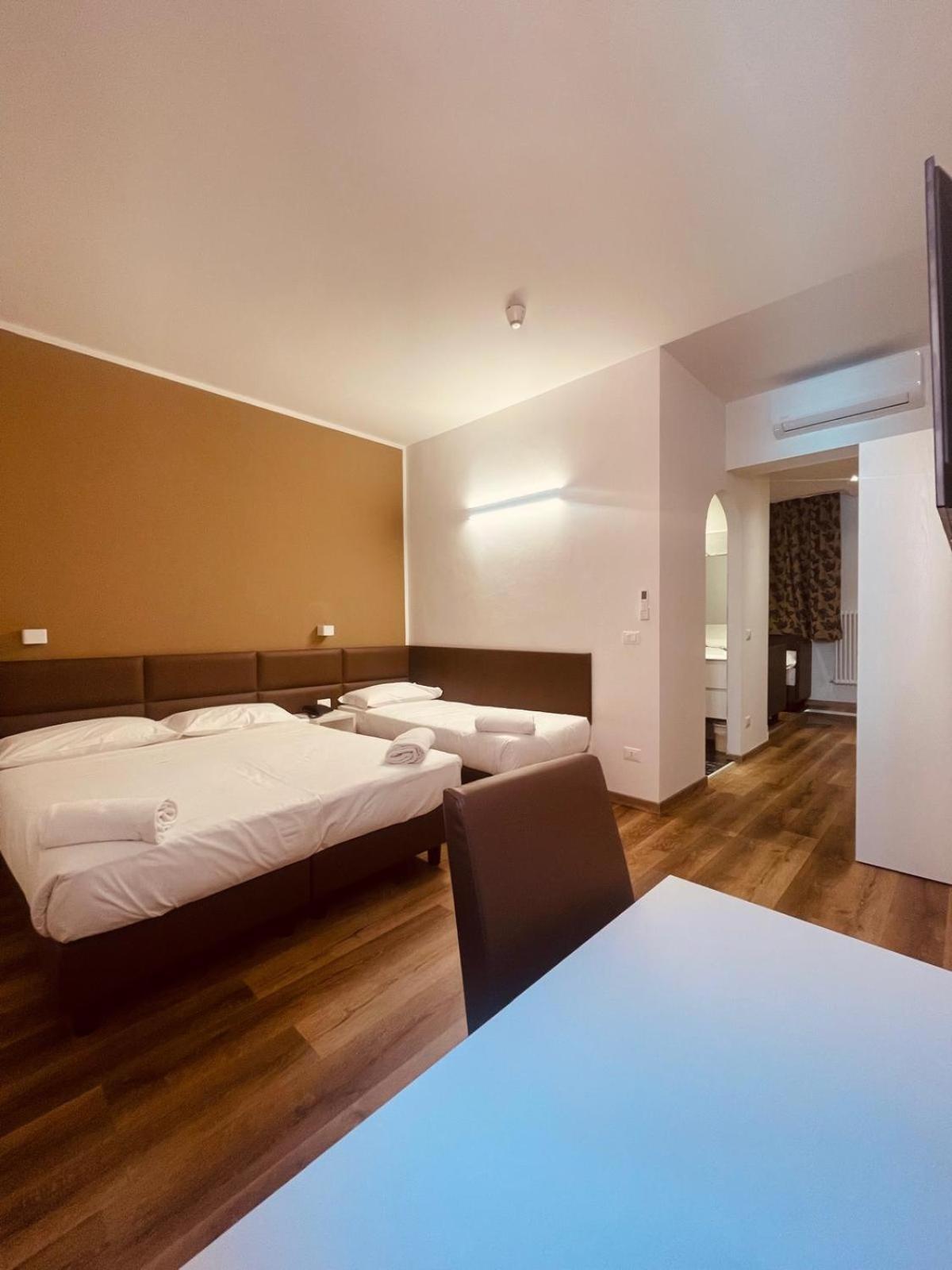 Hotel Holiday- Finestrella