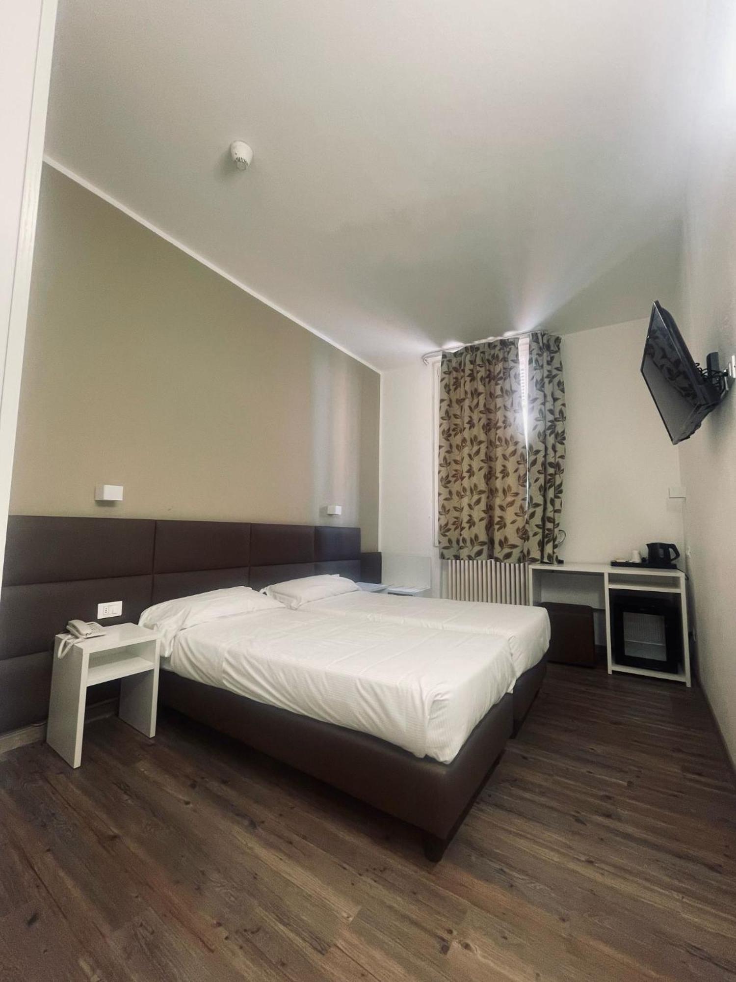 Holiday- Finestrella 3*