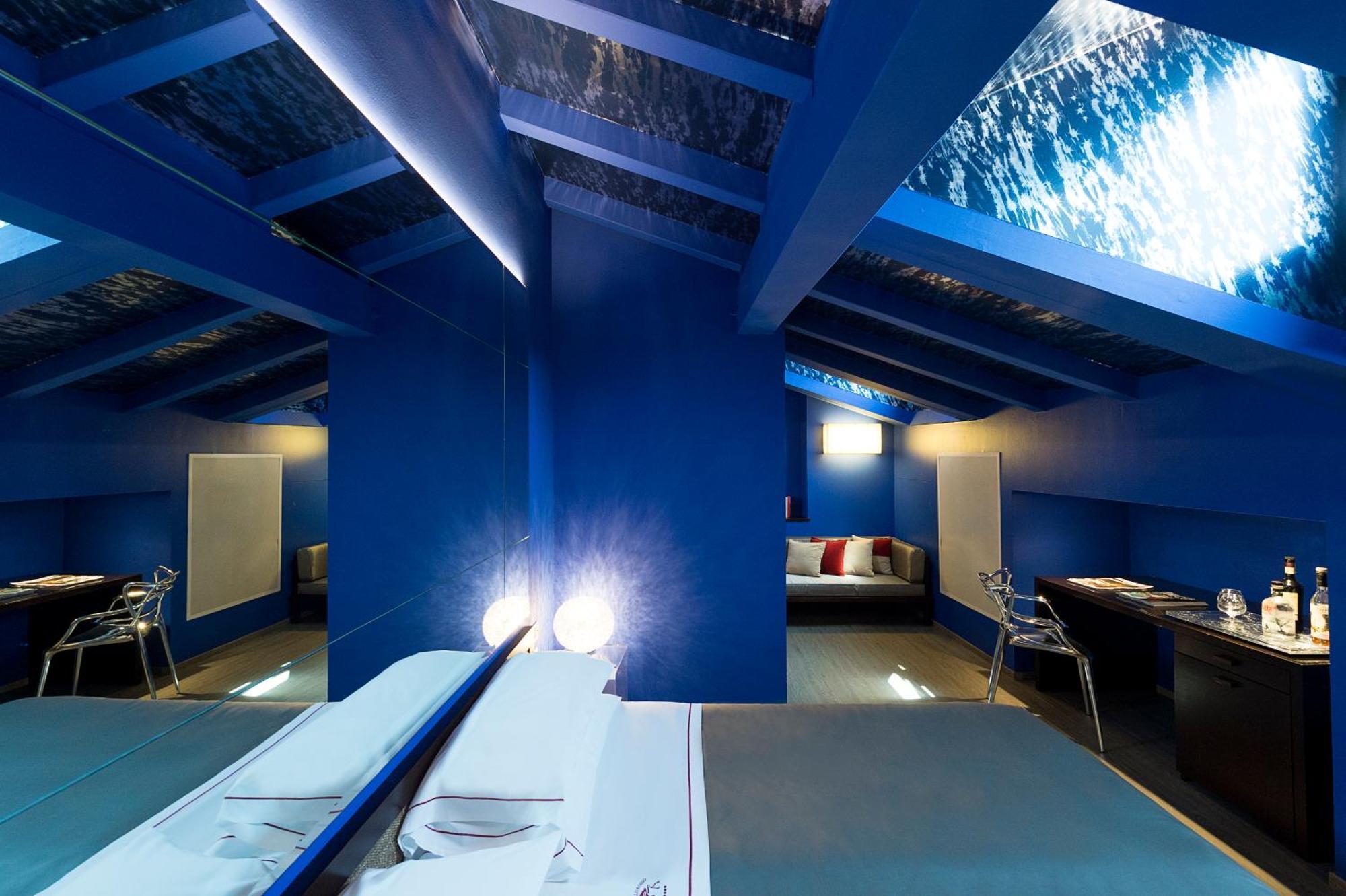 Hotel Phi