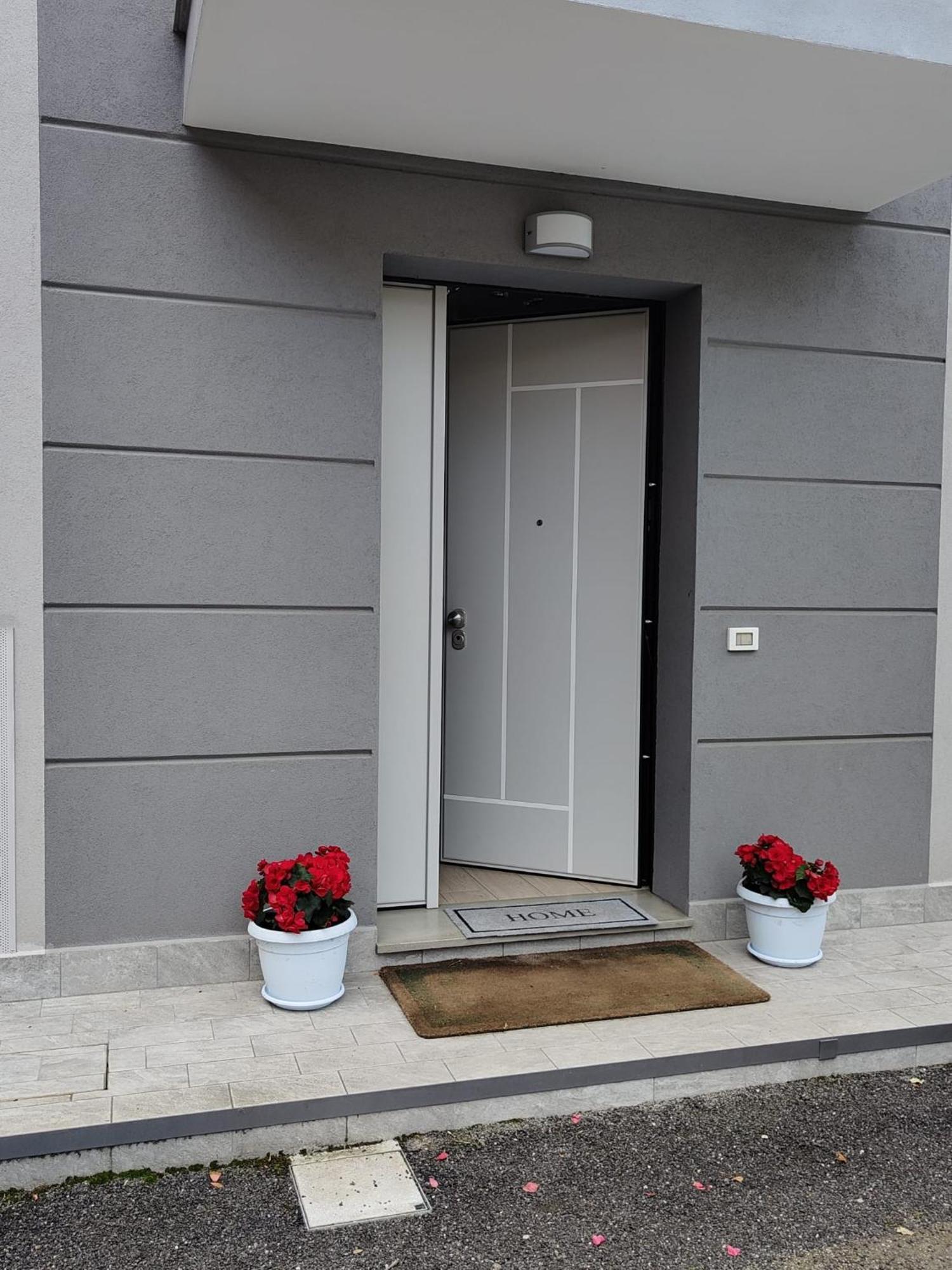 Grigio Perla Panigale, Con Giardino E Parcheggio Privato Gratuito Fino A Tre Posti Auto *