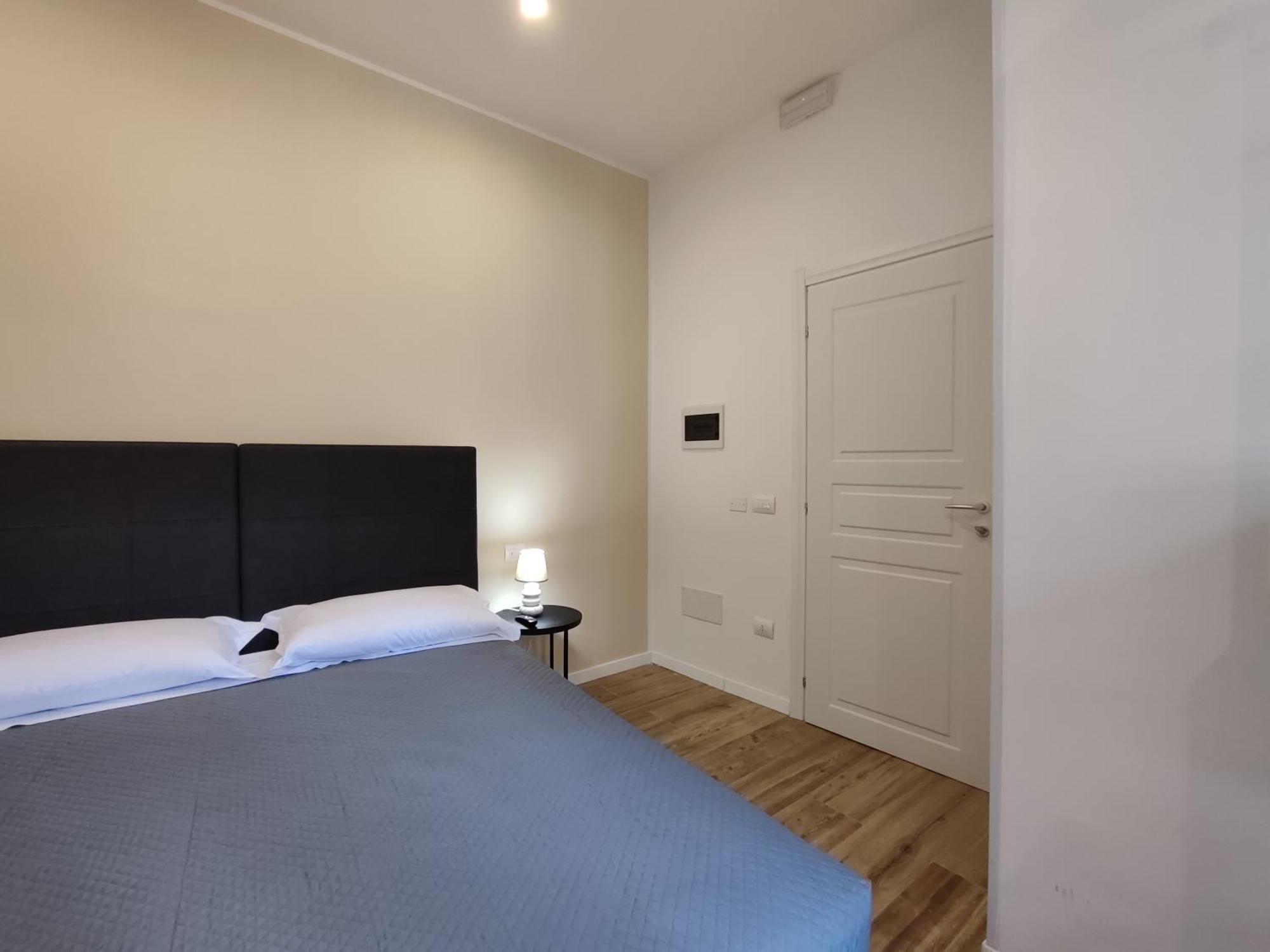 Bed & Breakfast Residenza Maggiore 10 - - *