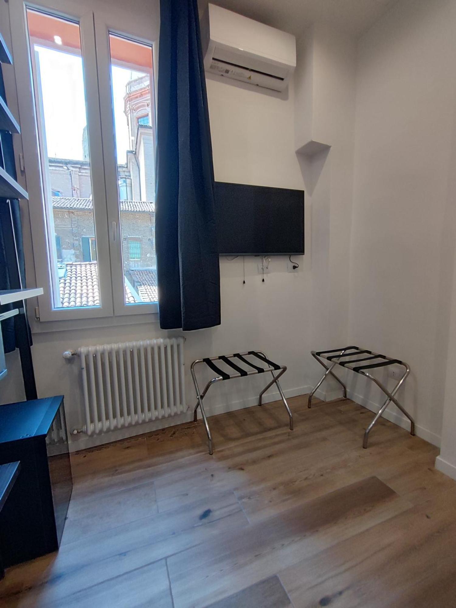 Bed & Breakfast Residenza Maggiore 10 - - *
