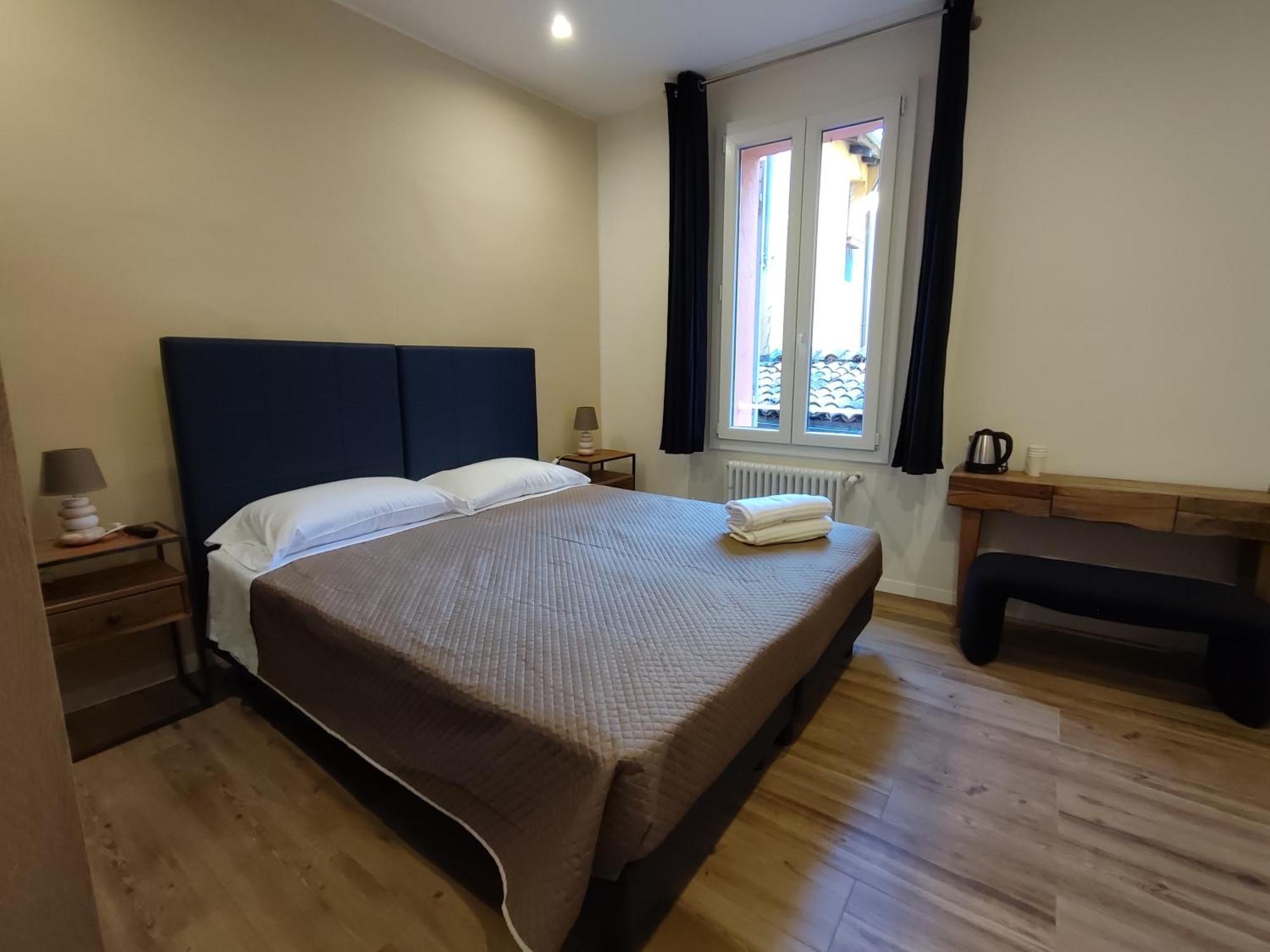 Bed & Breakfast Residenza Maggiore 10 - - *