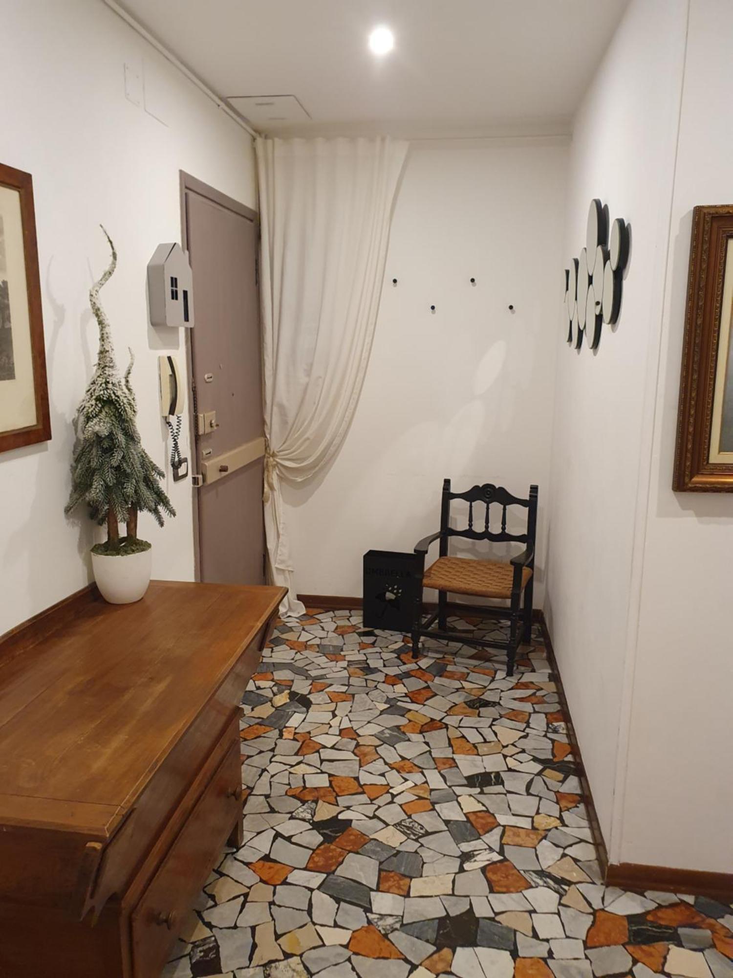 Spacious Three-room In Saragozza Apartment