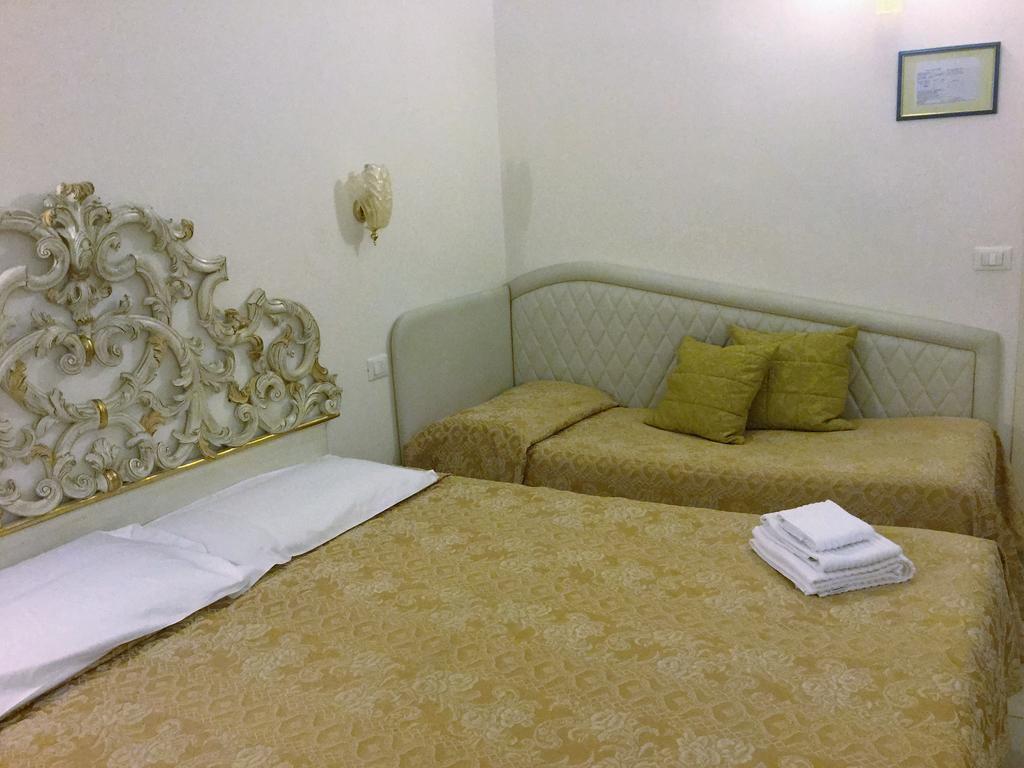 Residenza Due Torri Check In Presso Vicolo Cattani 7 Gasthof
