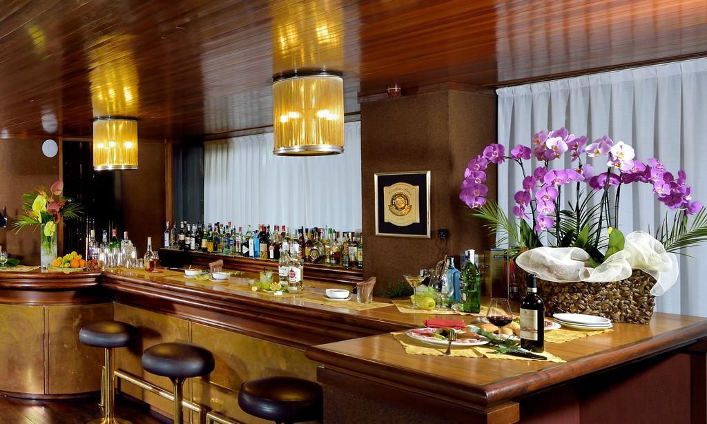 Grand Elite Hotel 4*
