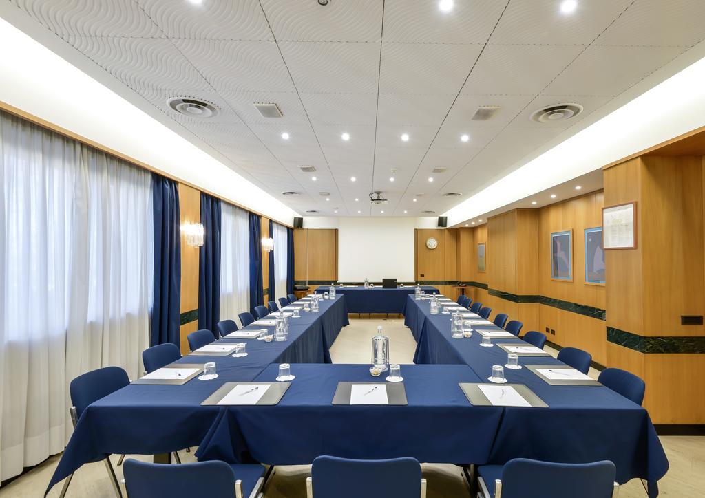 Hotel Airport 4*