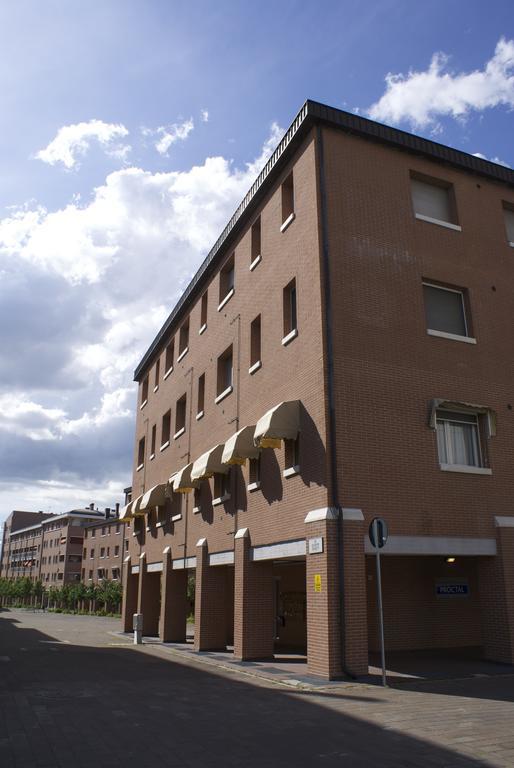 Olly Aparthotel 2*